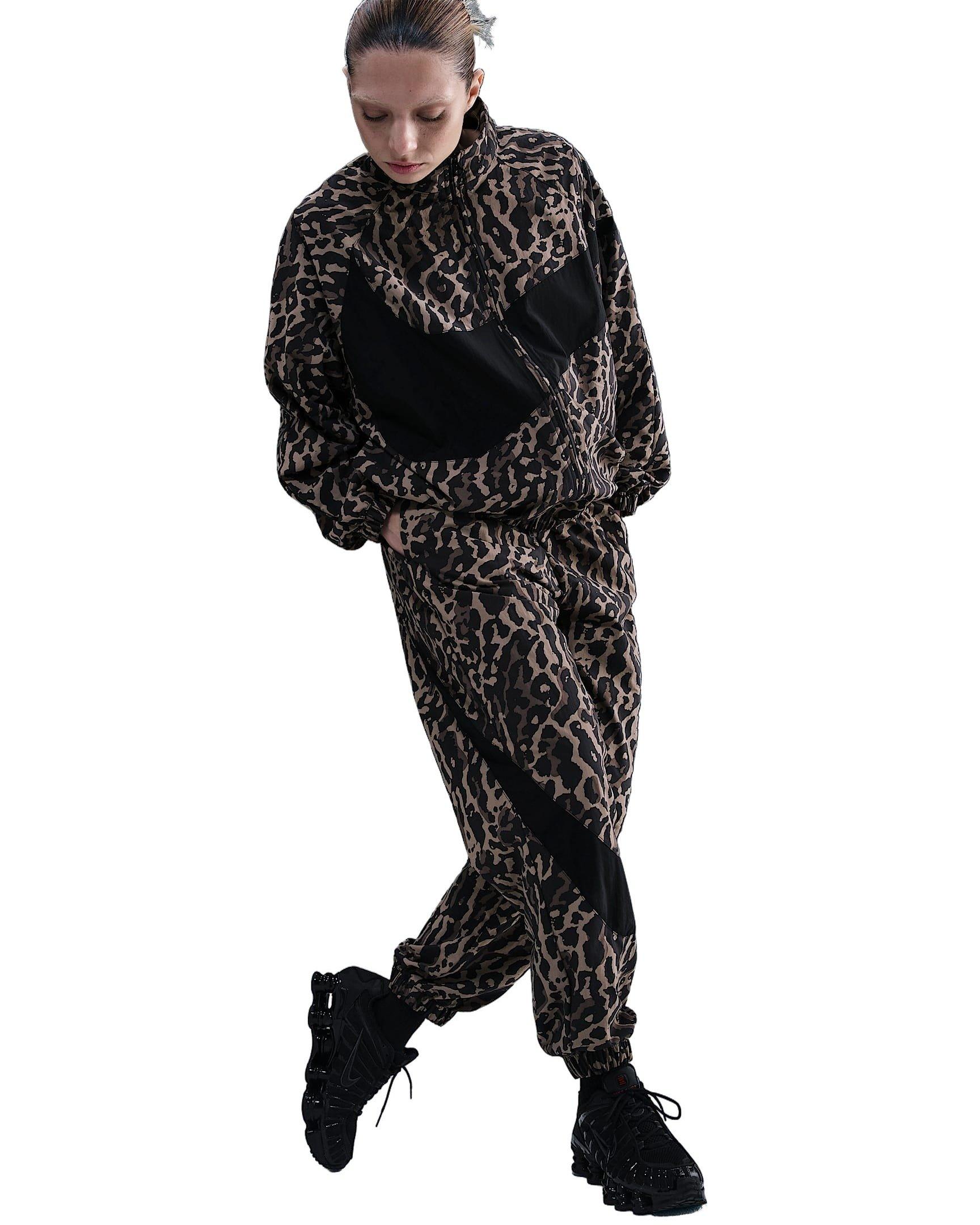 Nike Women's Sportswear Woven Printed Pants - Black - BLACK Thumbnail View 5