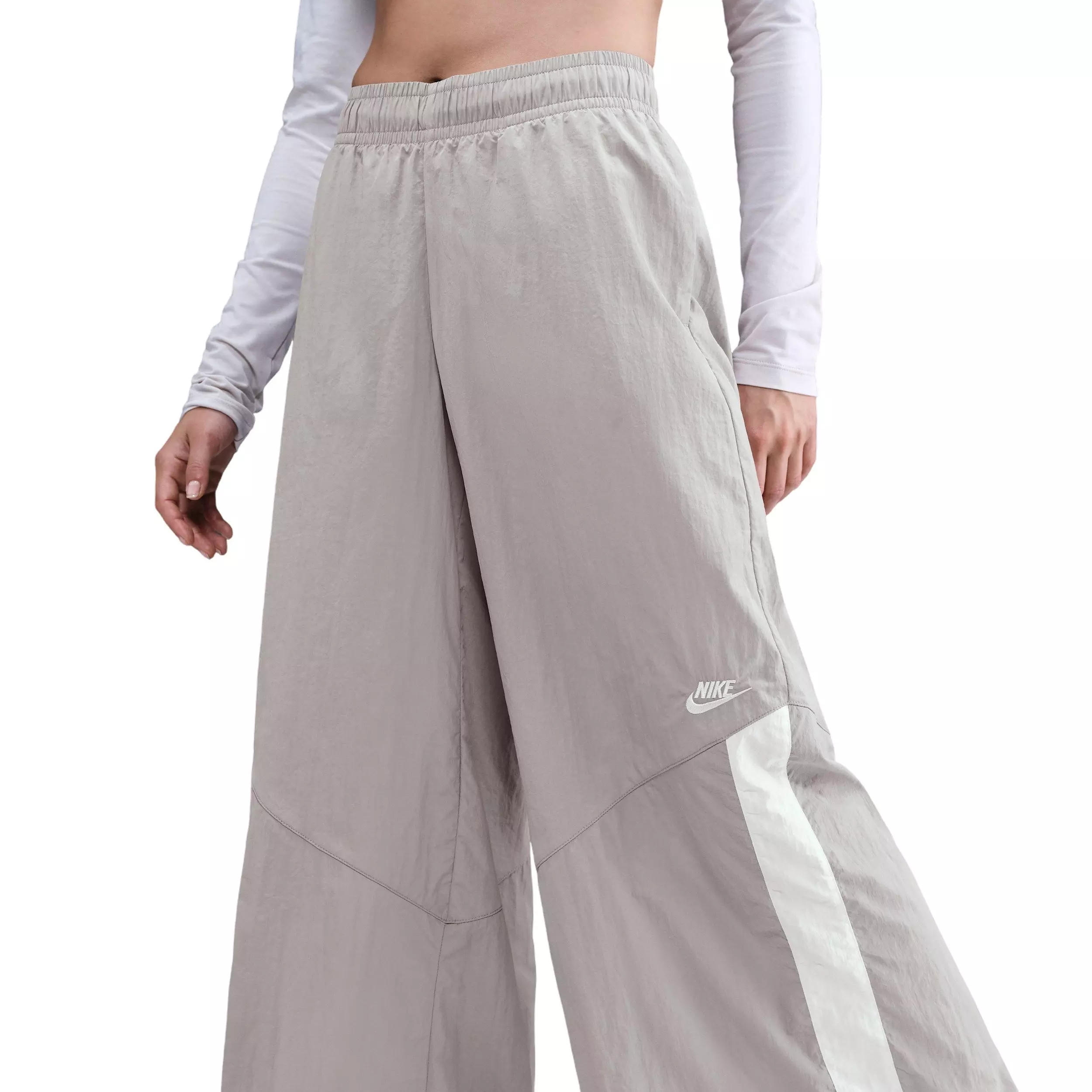 Nike Women's Sportswear Wide-Leg Woven Trousers - Grey - GREY