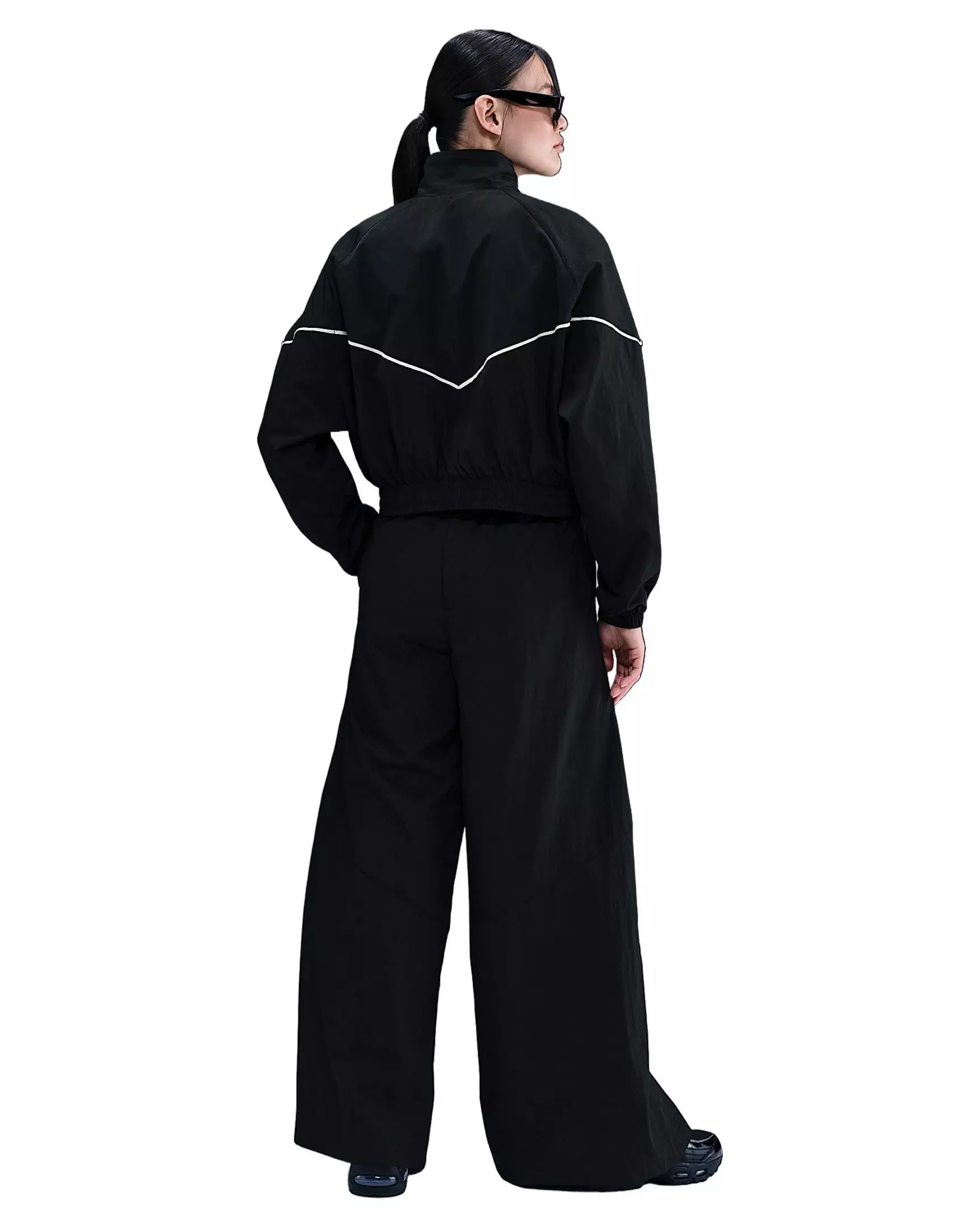 Nike Women's Sportswear Wide-Leg Woven Trousers - Black - BLACK