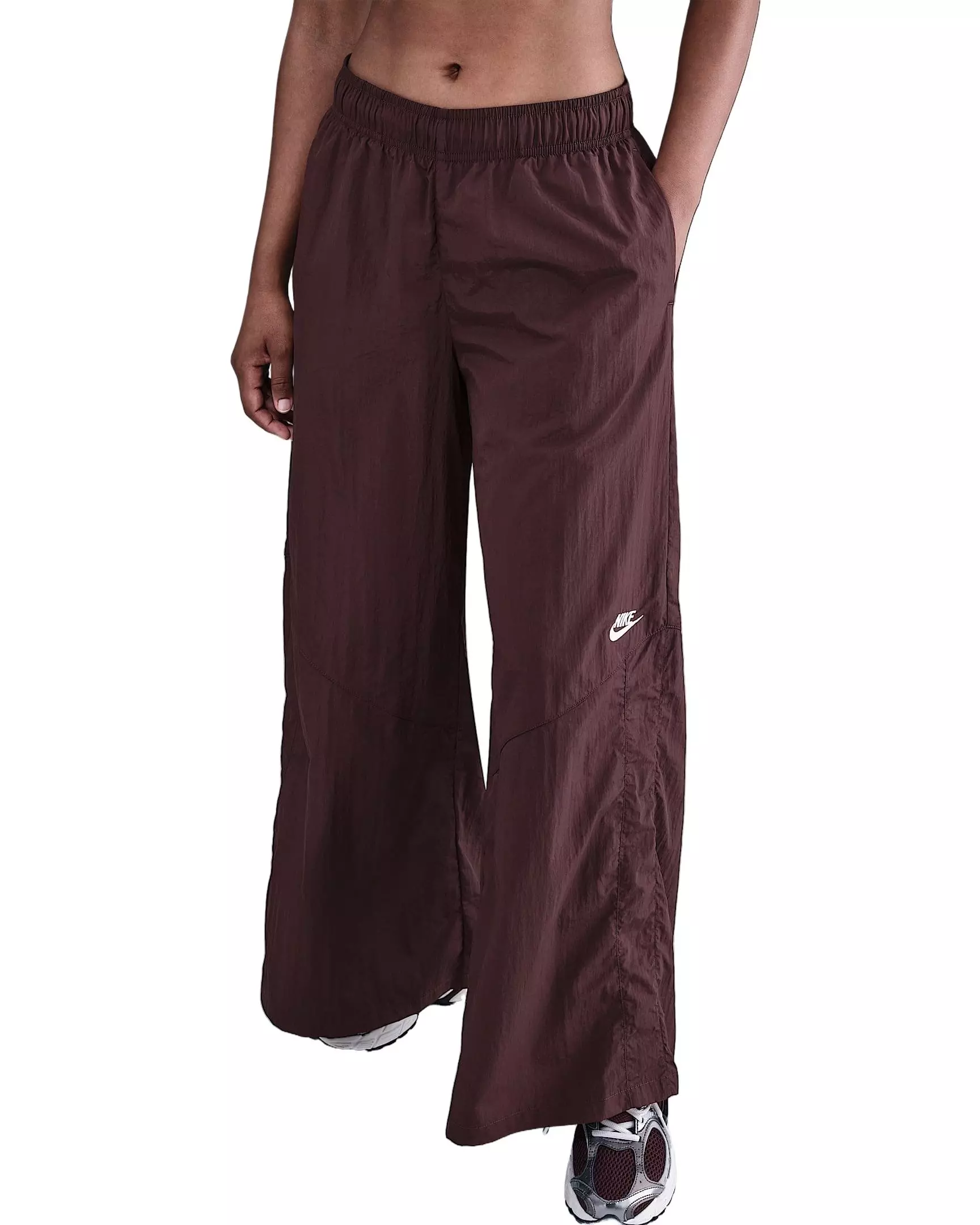 Nike Women's Sportswear Wide-Leg Woven Trousers - Red - RED