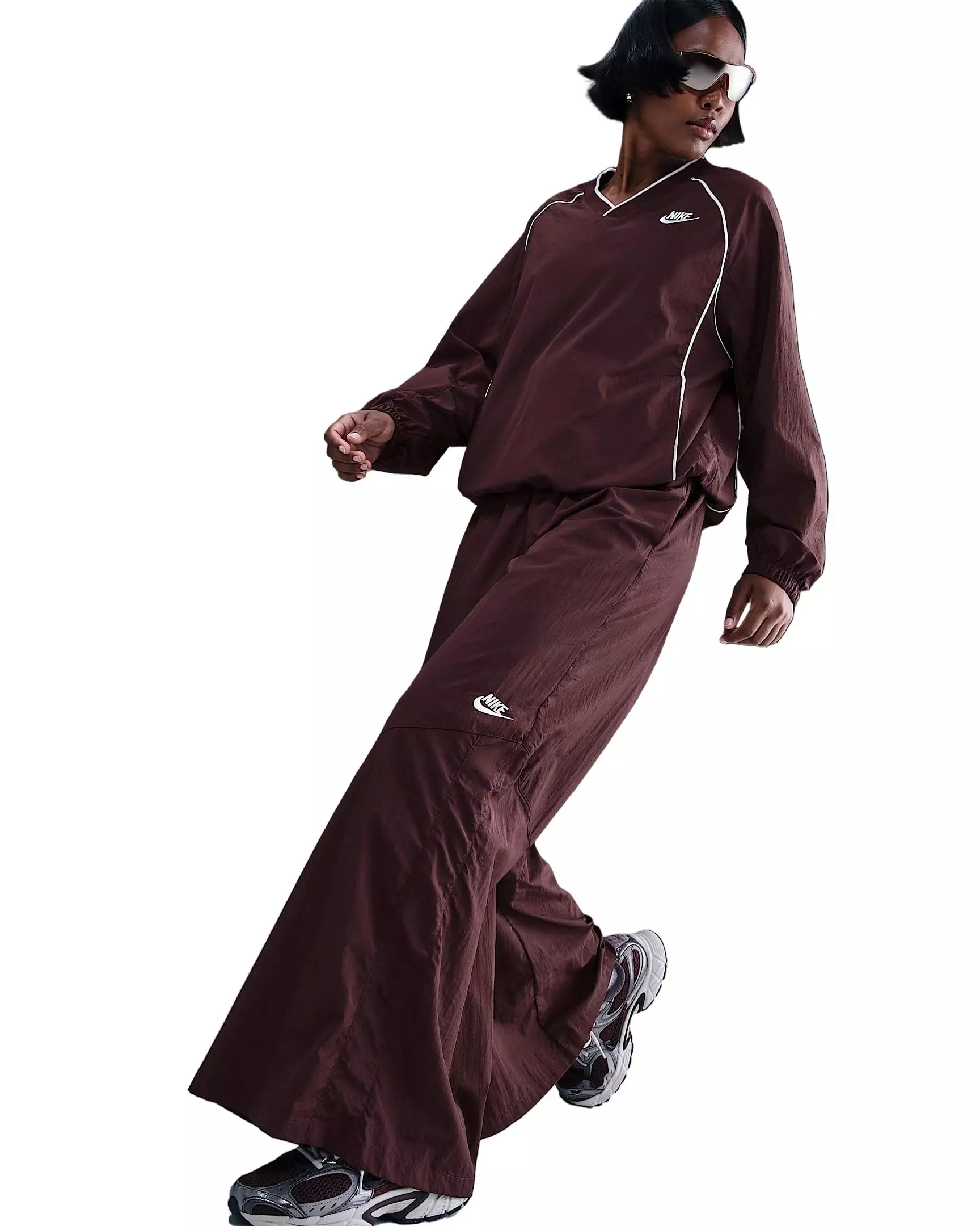 Nike Women's Sportswear Wide-Leg Woven Trousers - Red - RED