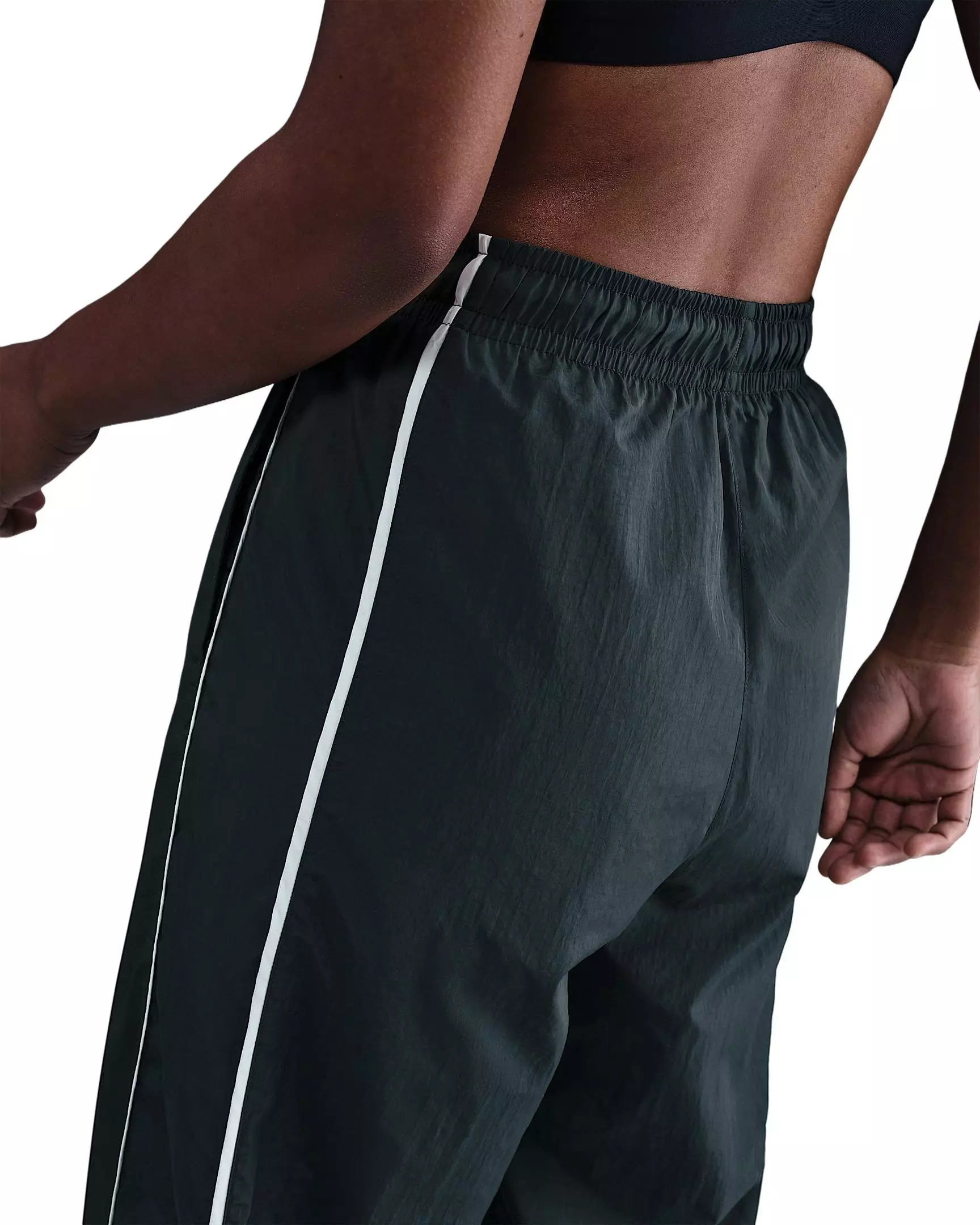 Nike Women's Sportswear Windrunner Woven Pants - Green - GREEN