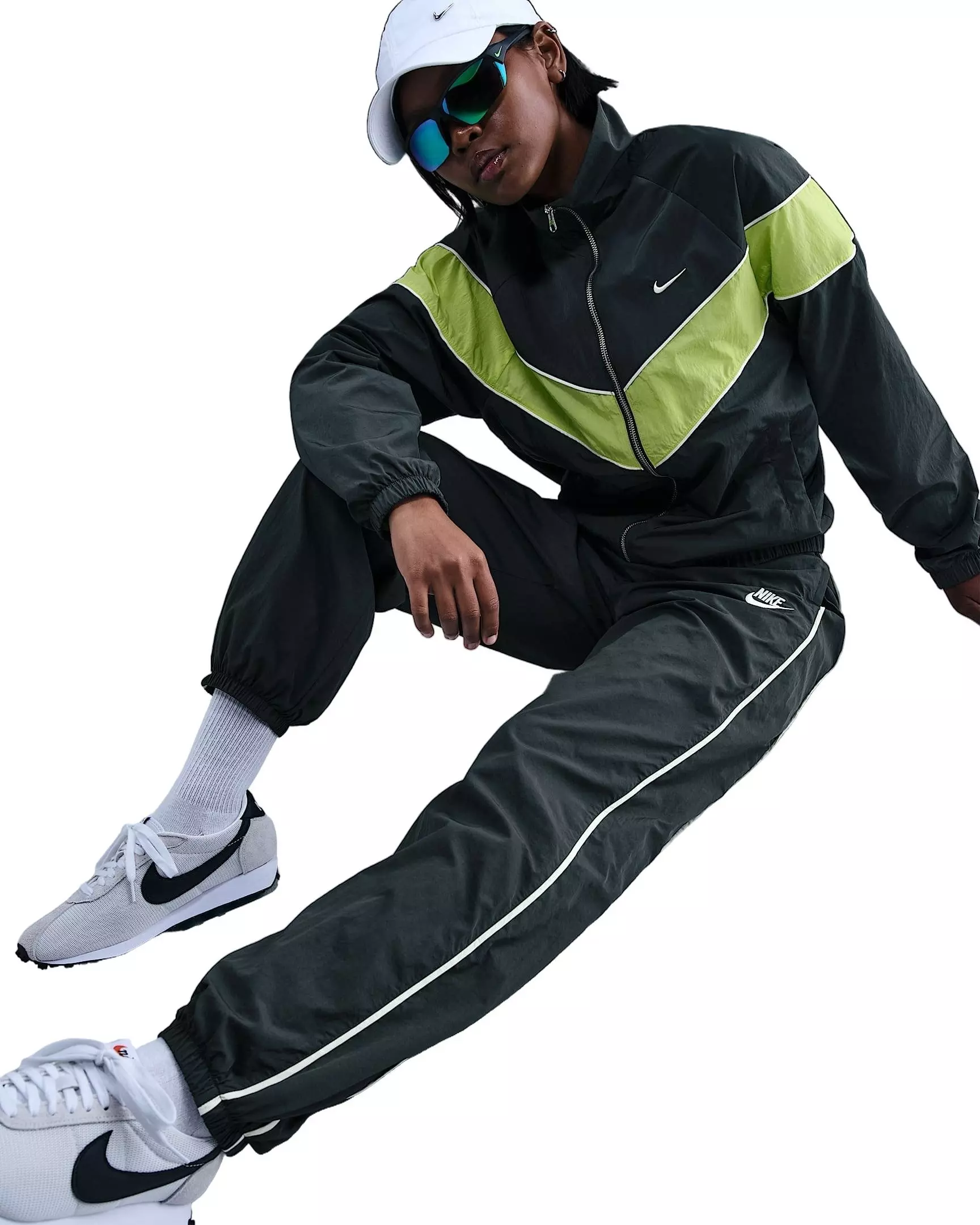 Nike Women's Sportswear Windrunner Woven Pants - Green - GREEN