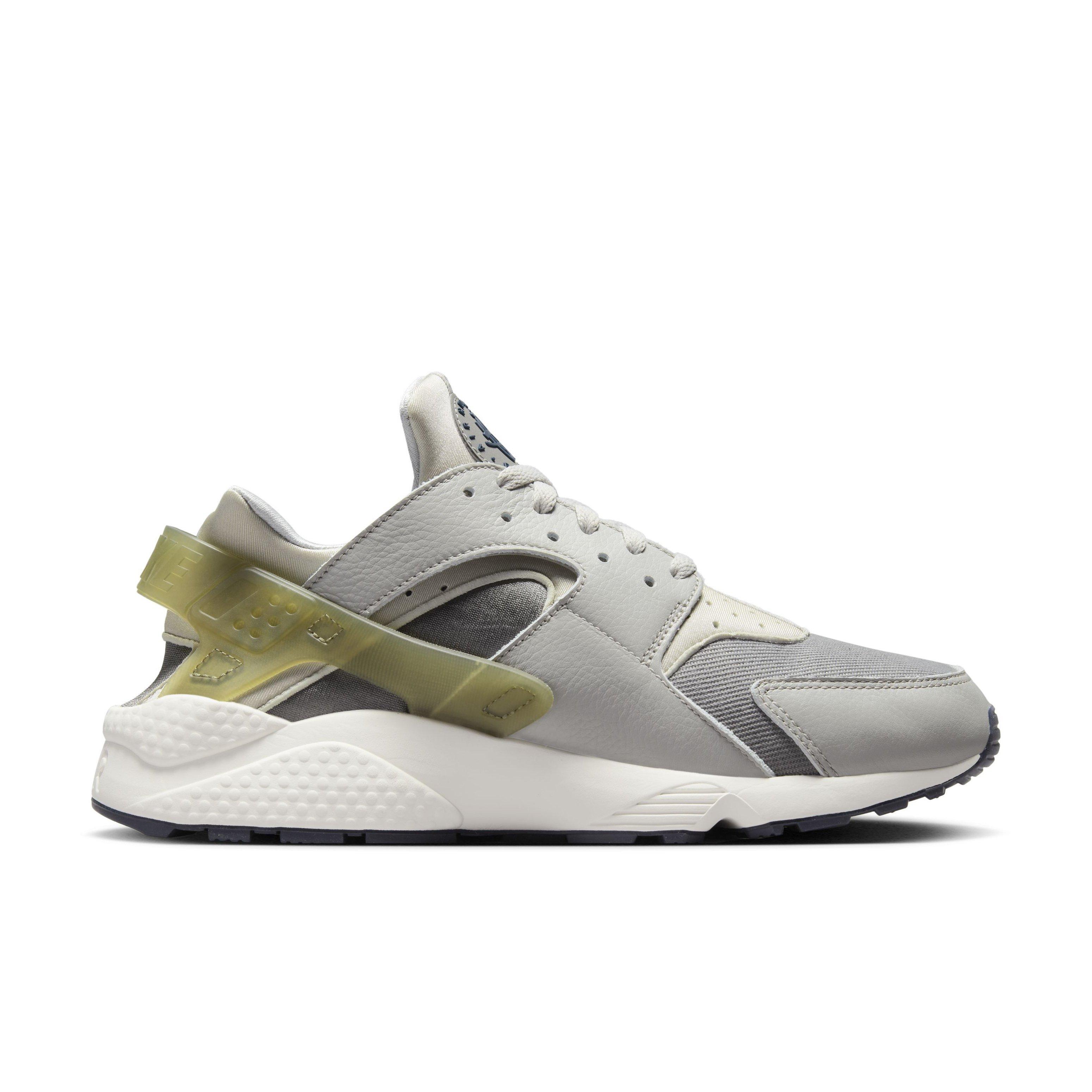 Huarache shoes hibbett sports best sale