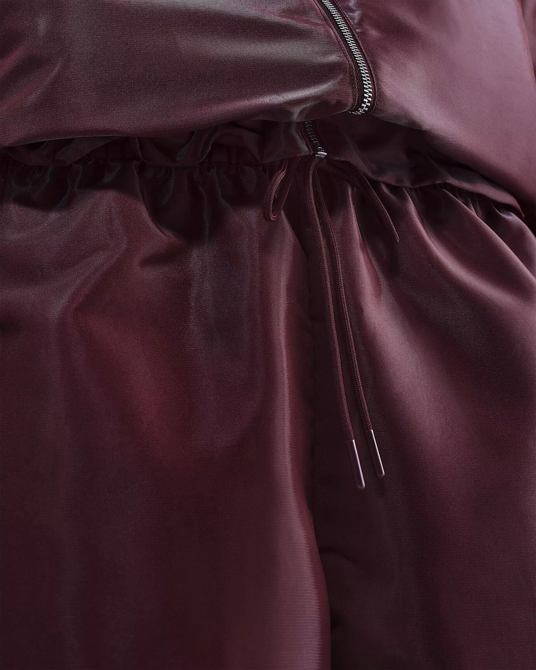 Nike Women's Sportswear Windrunner Shine Jacket - Red - RED