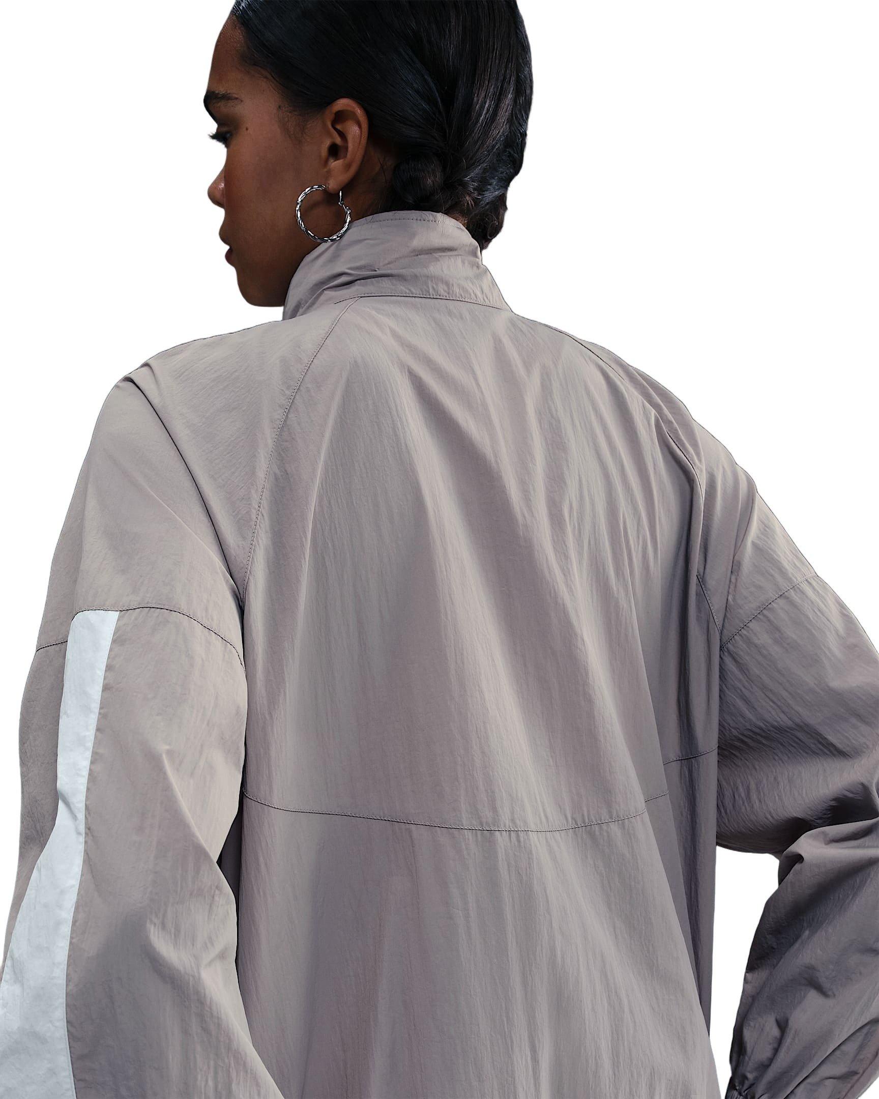 Nike Women's Sportswear Windrunner Oversized Jacket -Grey - GREY Thumbnail View 2