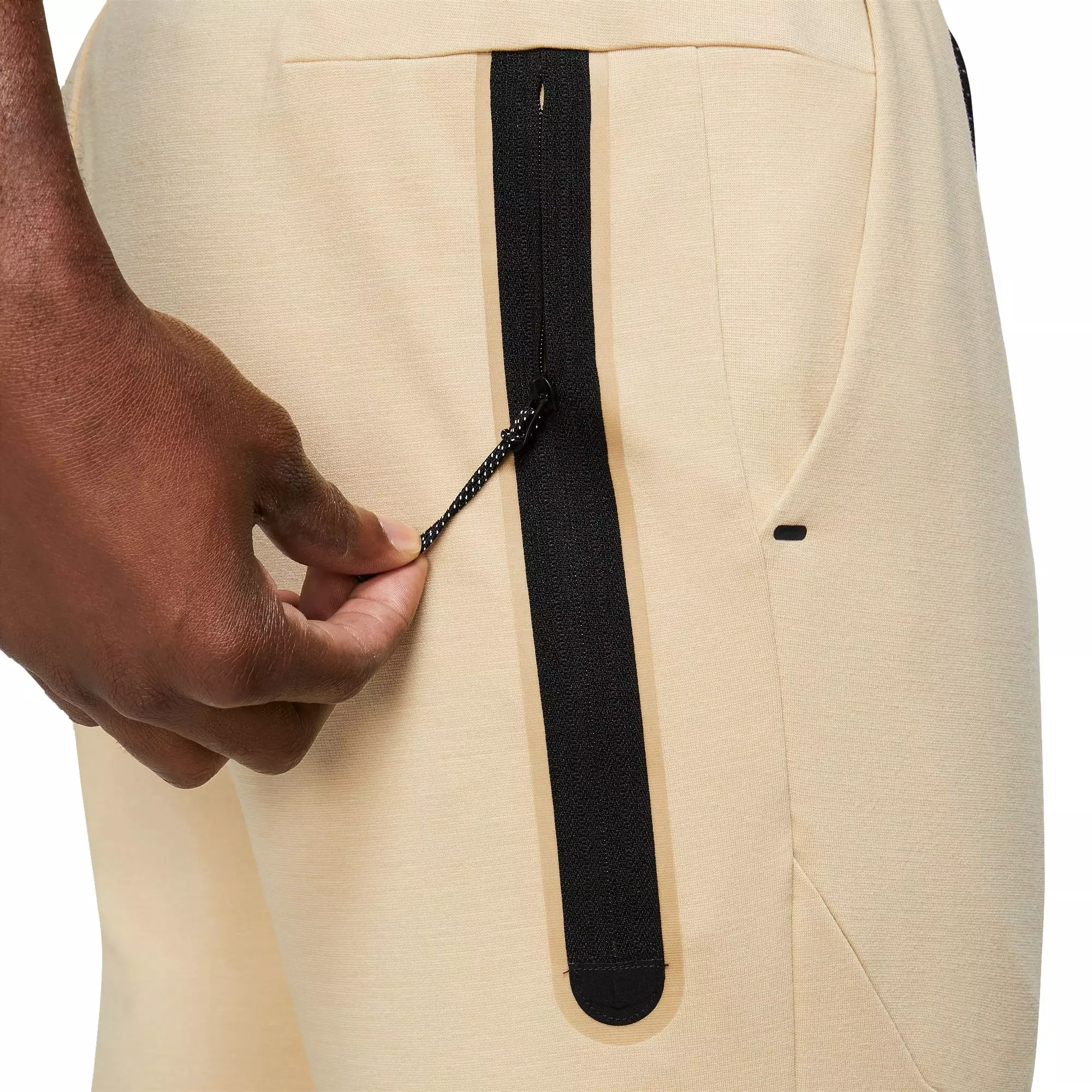 Nike Men's Tech Essentials Lightweight Joggers-Yellow - YELLOW