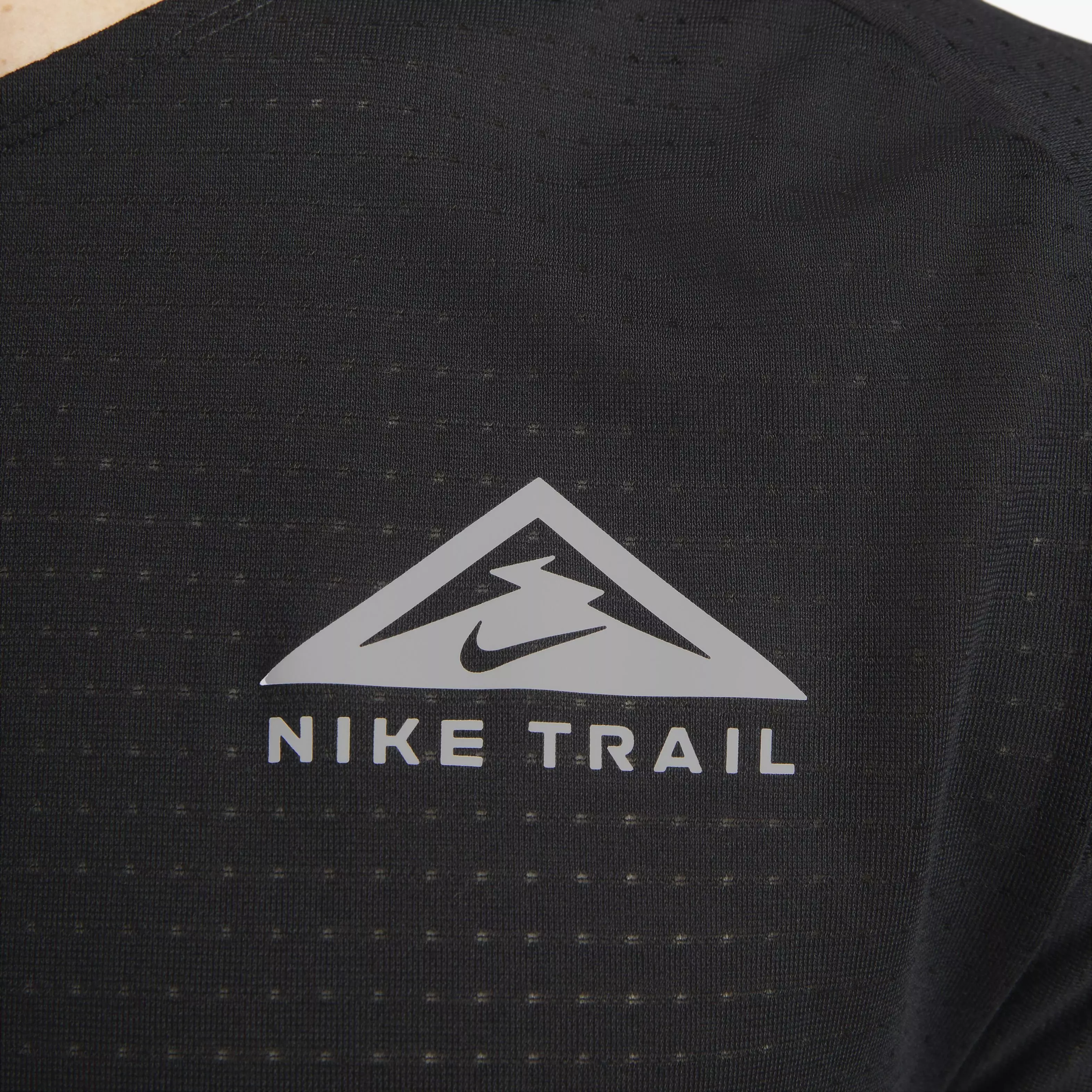 Nike Men's Dri-FIT Solar Chase Short Sleeve Trail Running Top - BLACK