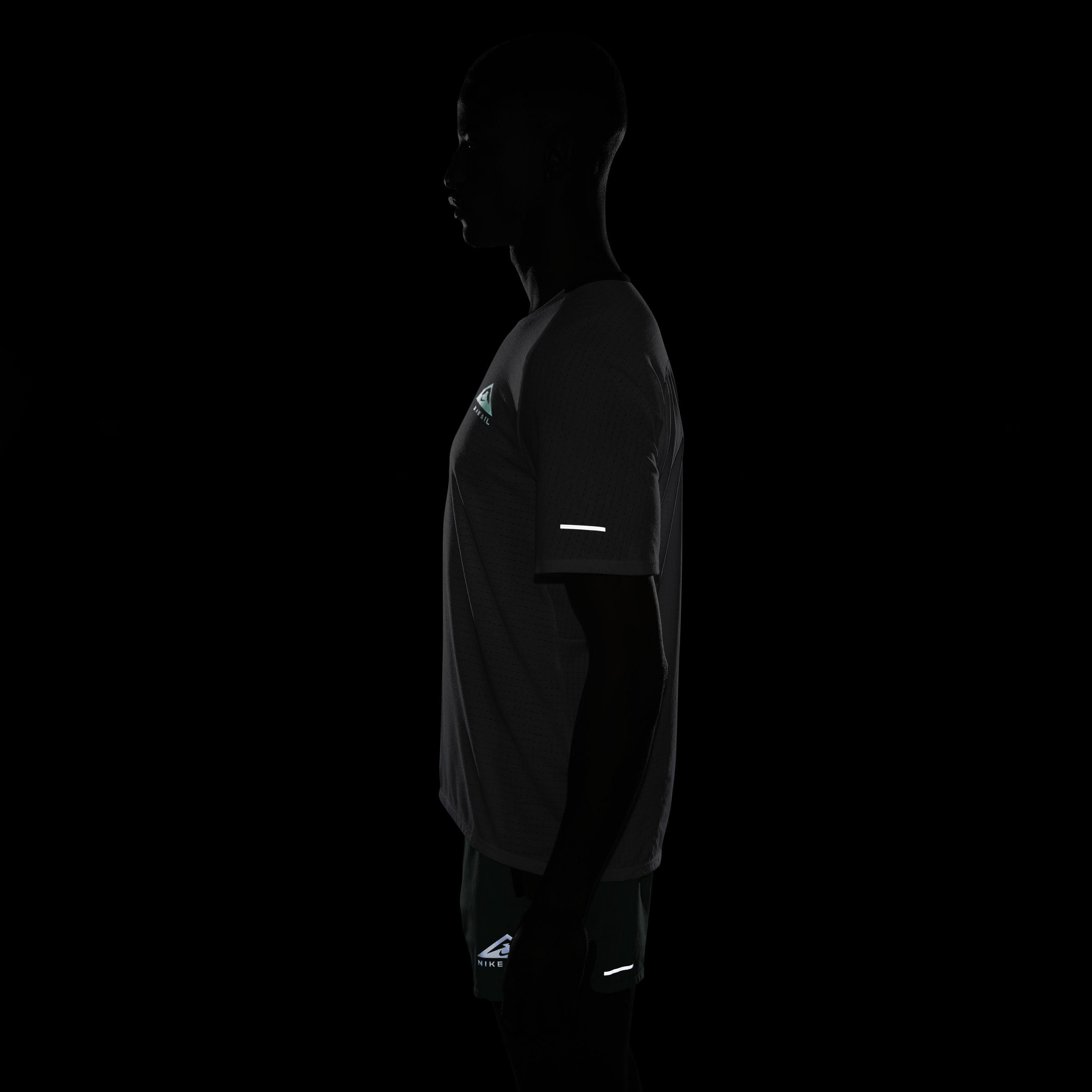 Nike Men's Dri-FIT Solar Chase Short Sleeve Trail Running Top - WHITE Thumbnail View 8