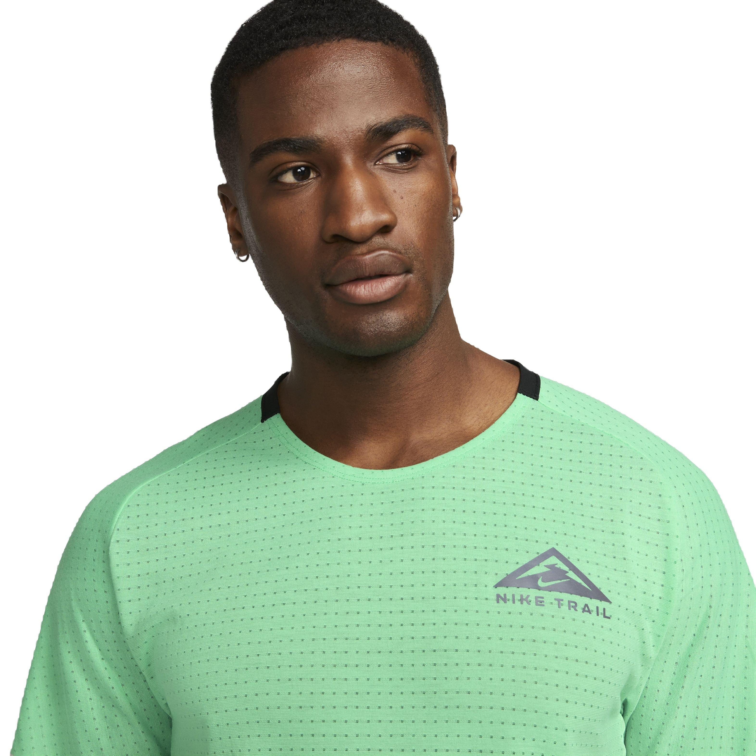 Nike Men's Dri-FIT Solar Chase Short Sleeve Trail Running Top - GREEN Thumbnail View 3