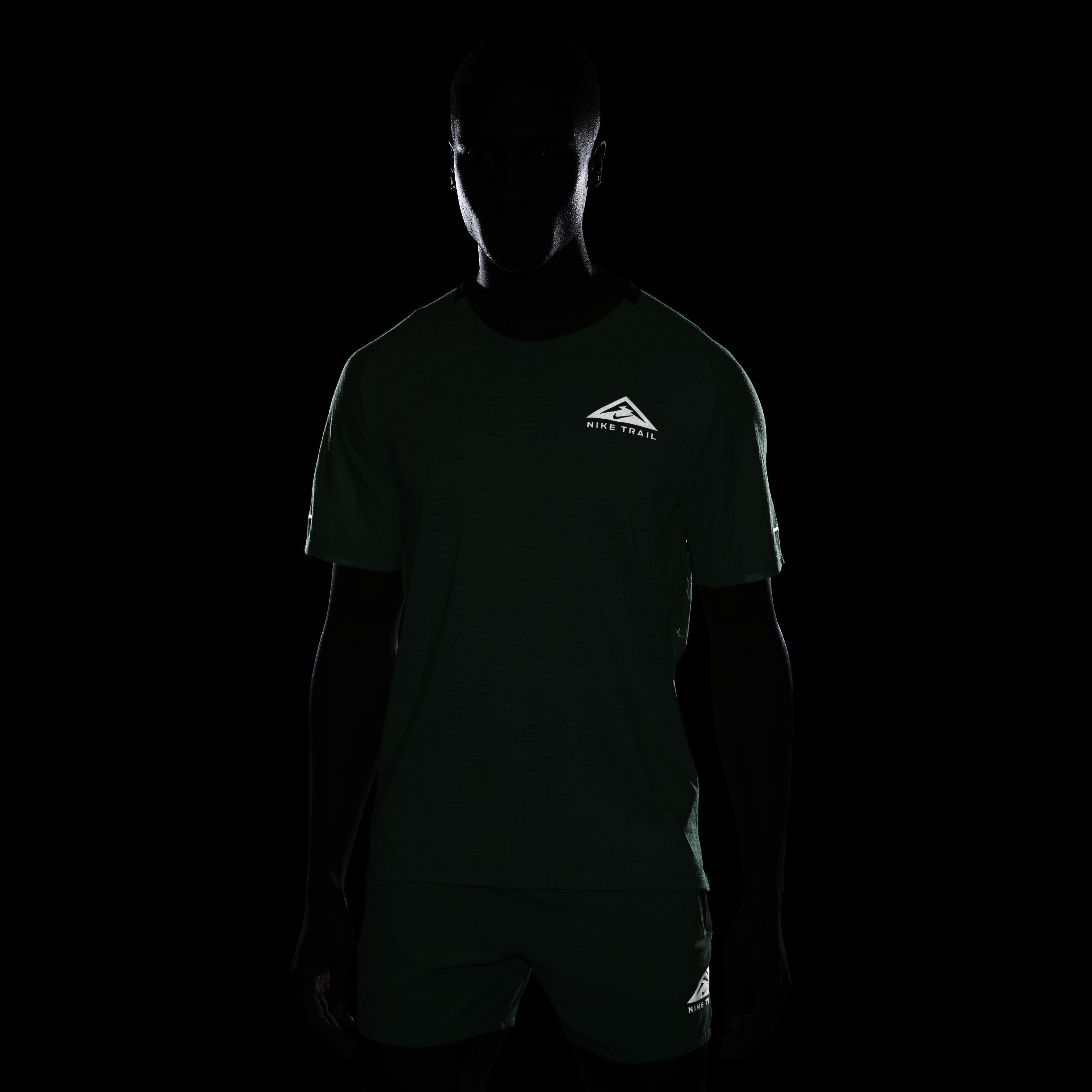 Nike Men's Dri-FIT Solar Chase Short Sleeve Trail Running Top - GREEN Thumbnail View 6