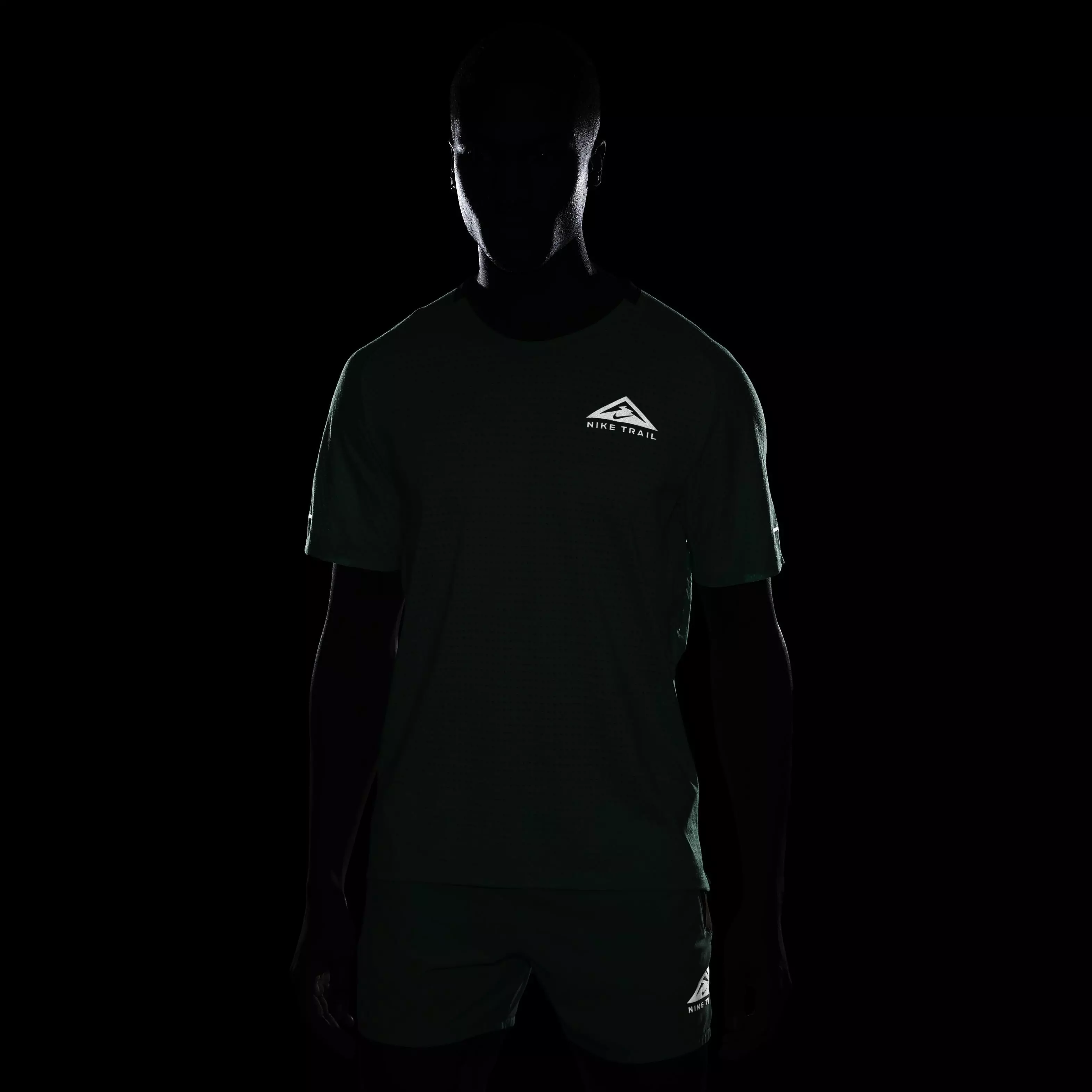 Nike Men's Dri-FIT Solar Chase Short Sleeve Trail Running Top - GREEN