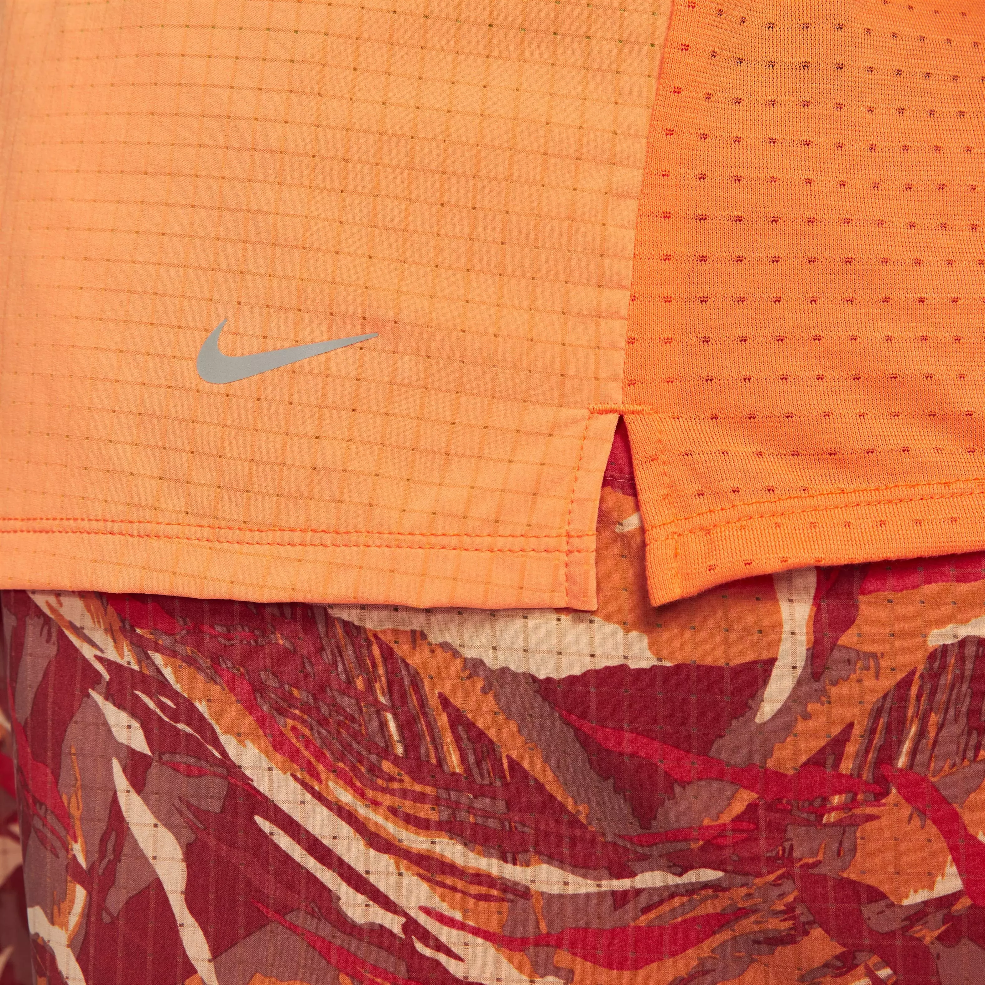 Nike Men's Dri-FIT Solar Chase Short Sleeve Trail Running Top - ORANGE