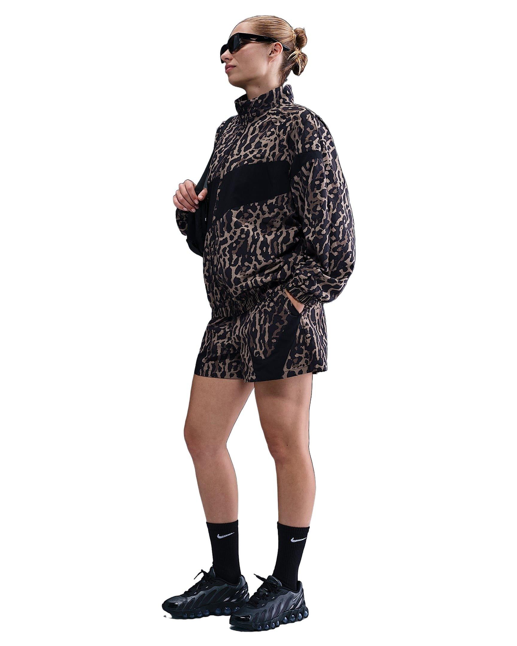 Nike Women's Sportswear Trend Woven AOP Shorts -Black - BLACK Thumbnail View 3