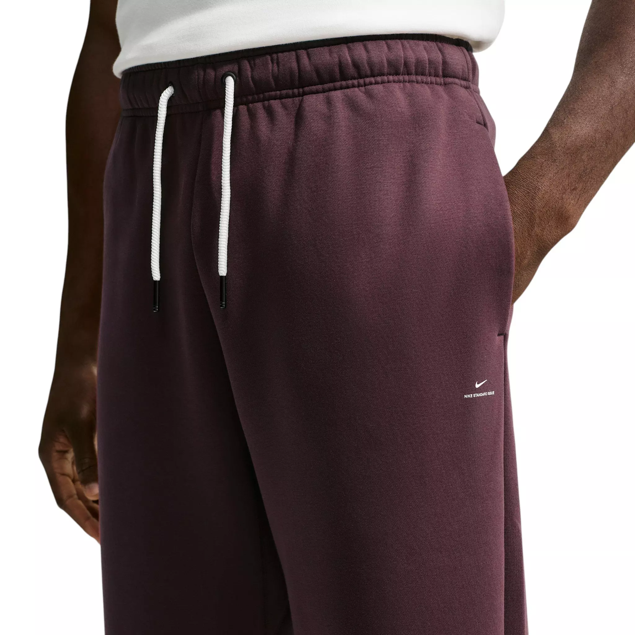 Nike Men's Standard Issue Therma-FIT Brushed Open-Hem Basketball Pants - RED