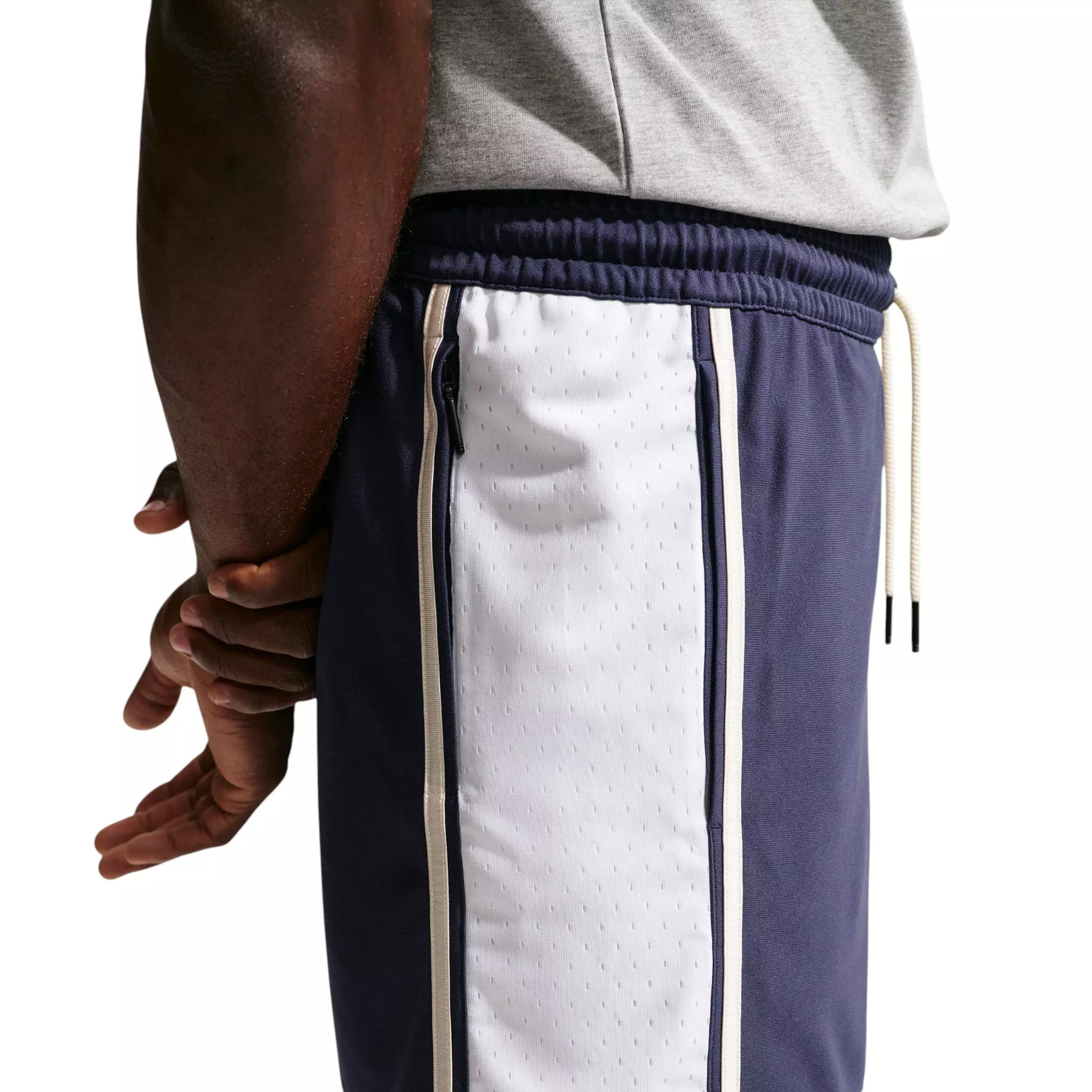 Nike Men's Standard Issue Dri-FIT 6" Basketball Shorts - BLUE