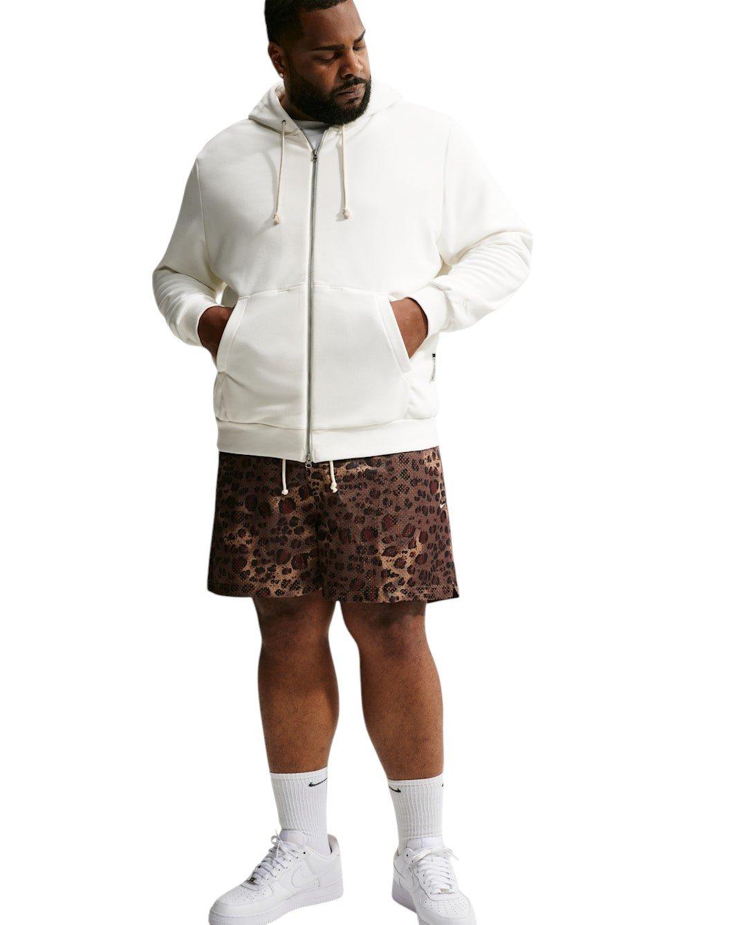 Nike Men's Standard Issue 5" Basketball Shorts - BROWN
