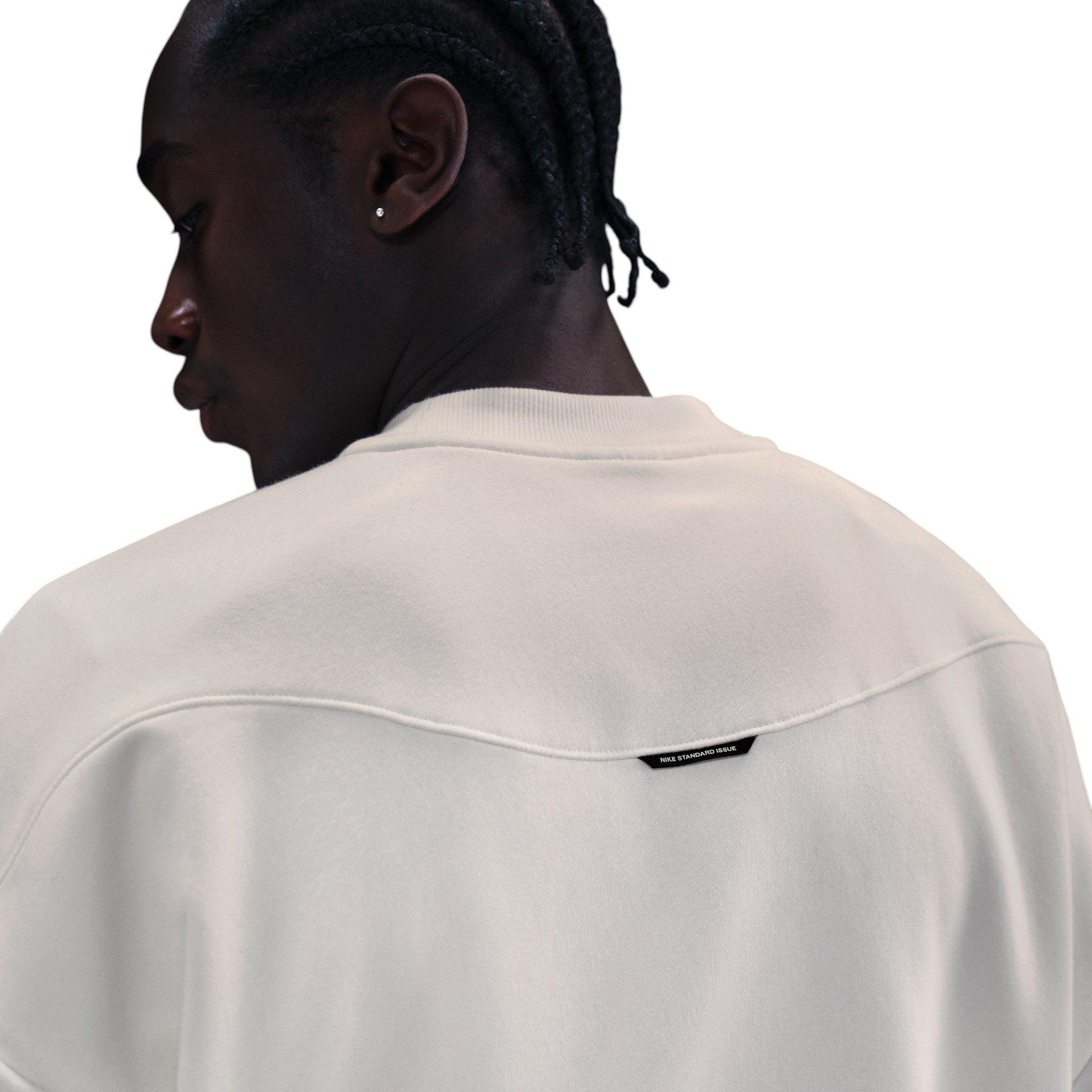 Nike Men's Standard Issue Therma-FIT Basketball Crew - Sail/Black - SAIL/BLACK Thumbnail View 2