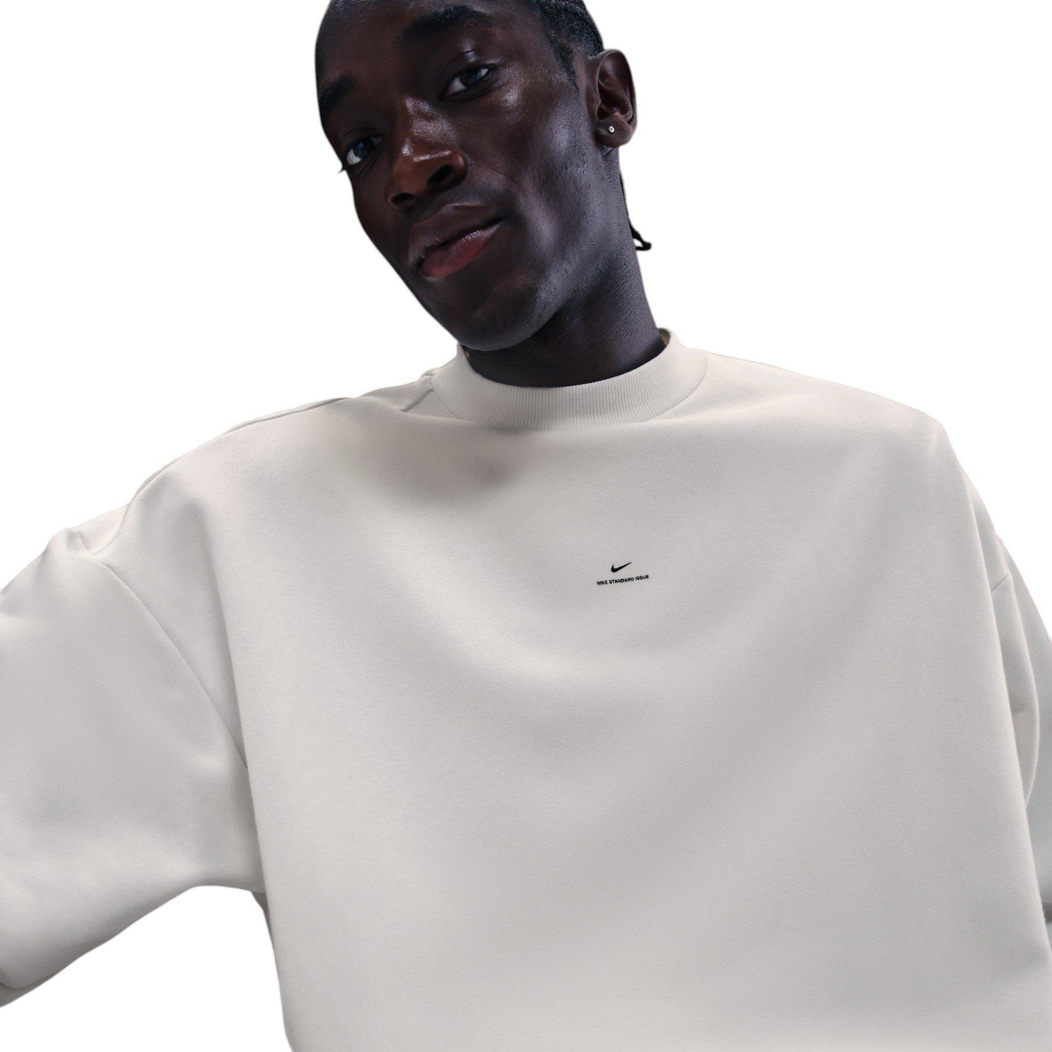 Nike Men's Standard Issue Therma-FIT Basketball Crew - Sail/Black - SAIL/BLACK Thumbnail View 3