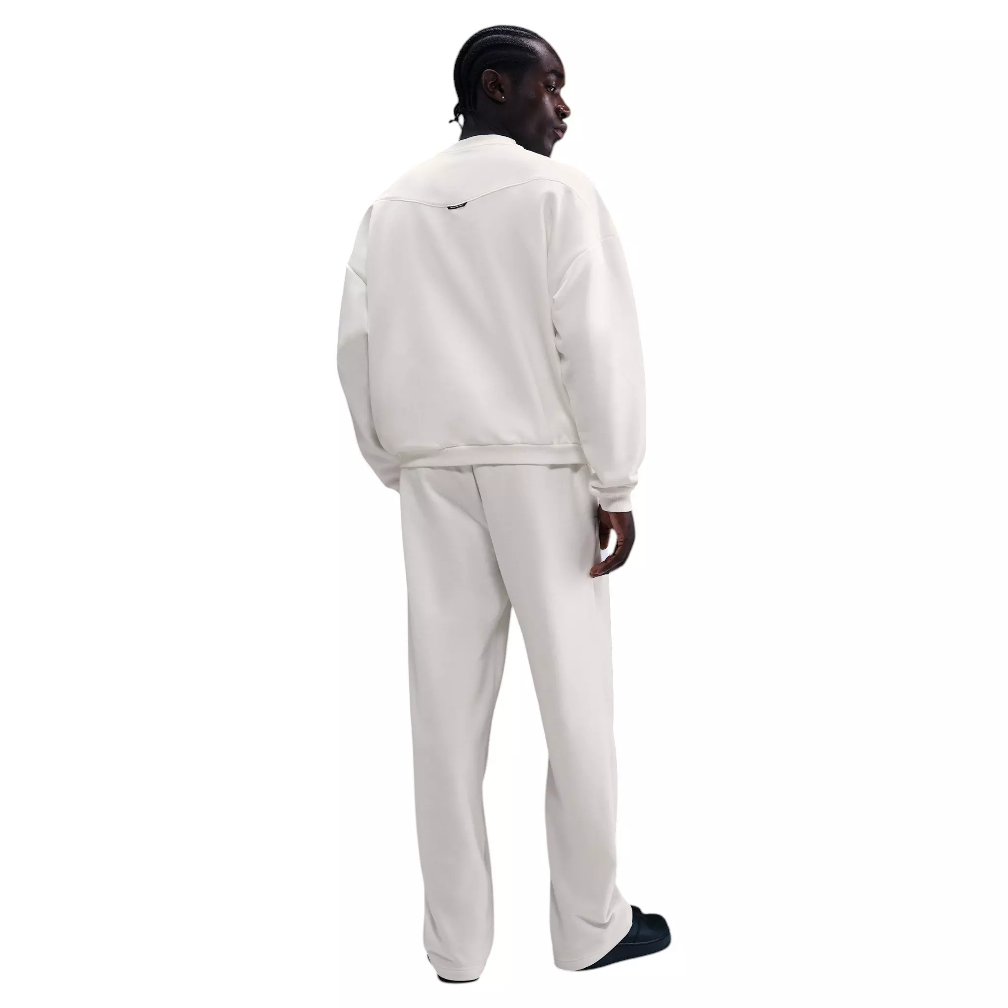Nike Men's Standard Issue Therma-FIT Basketball Crew - Sail/Black - SAIL/BLACK