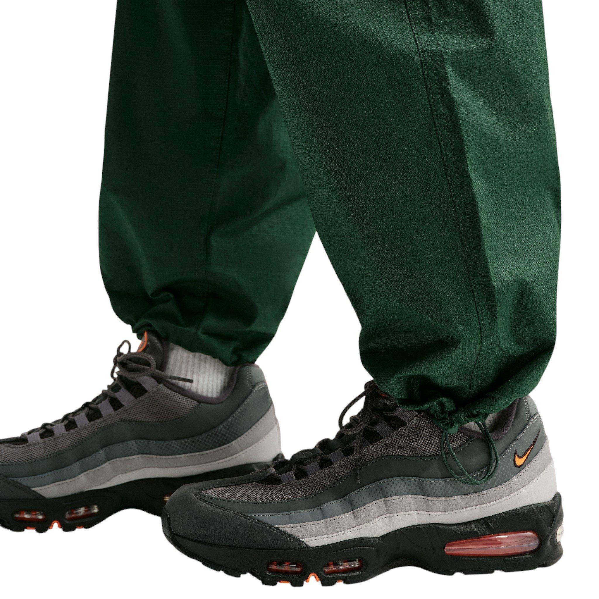Nike Men's Sportswear Club Woven Cargo Pants - GREEN