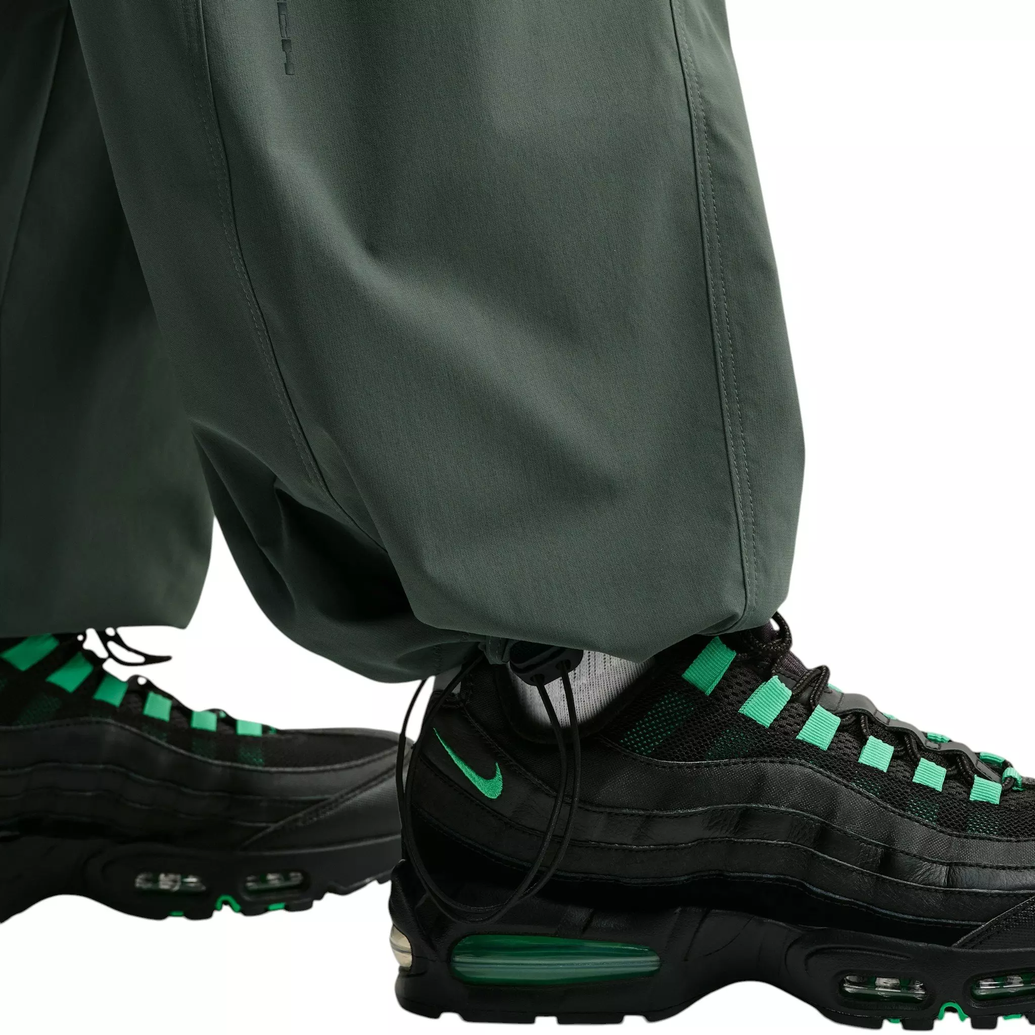 Nike Men's Tech Helios Dri-FIT Pants - GREEN