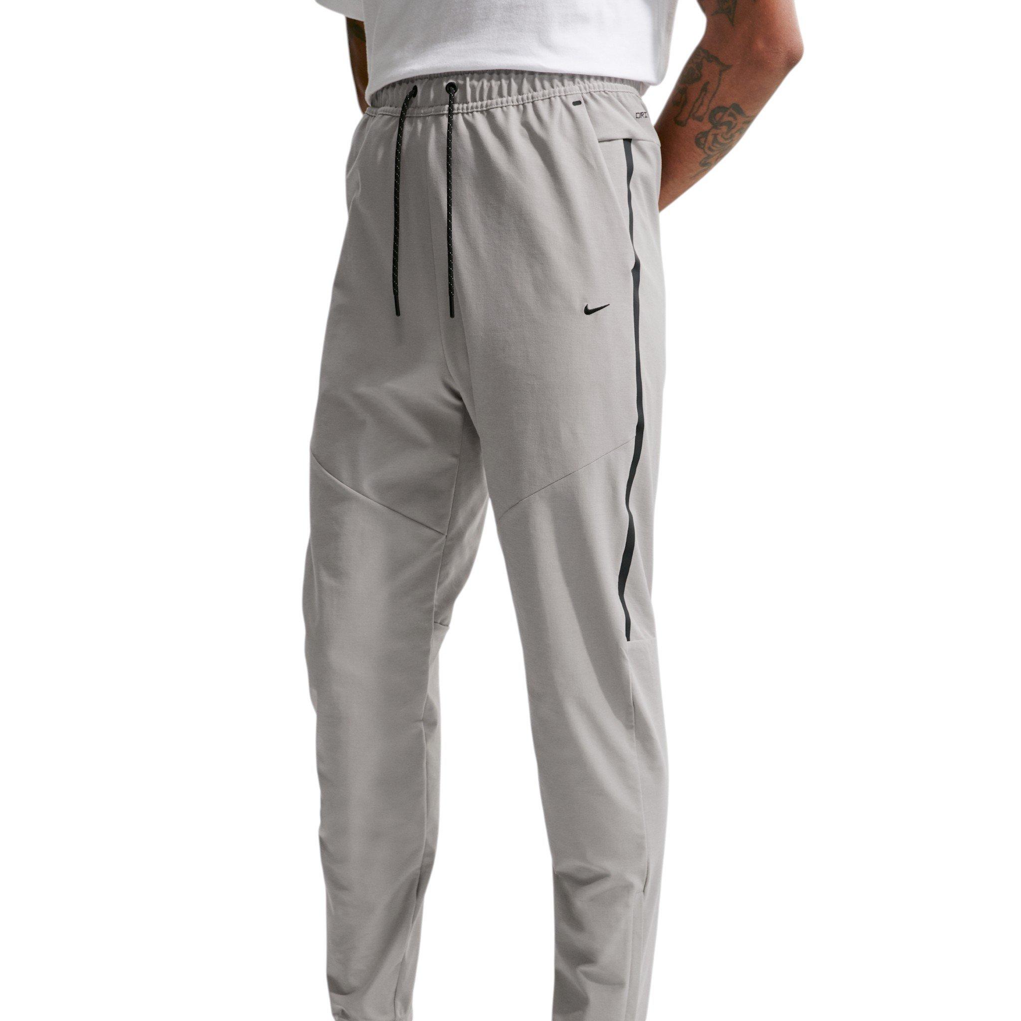Nike Men's Tech Dri-FIT Shori Knit Pants - GREY