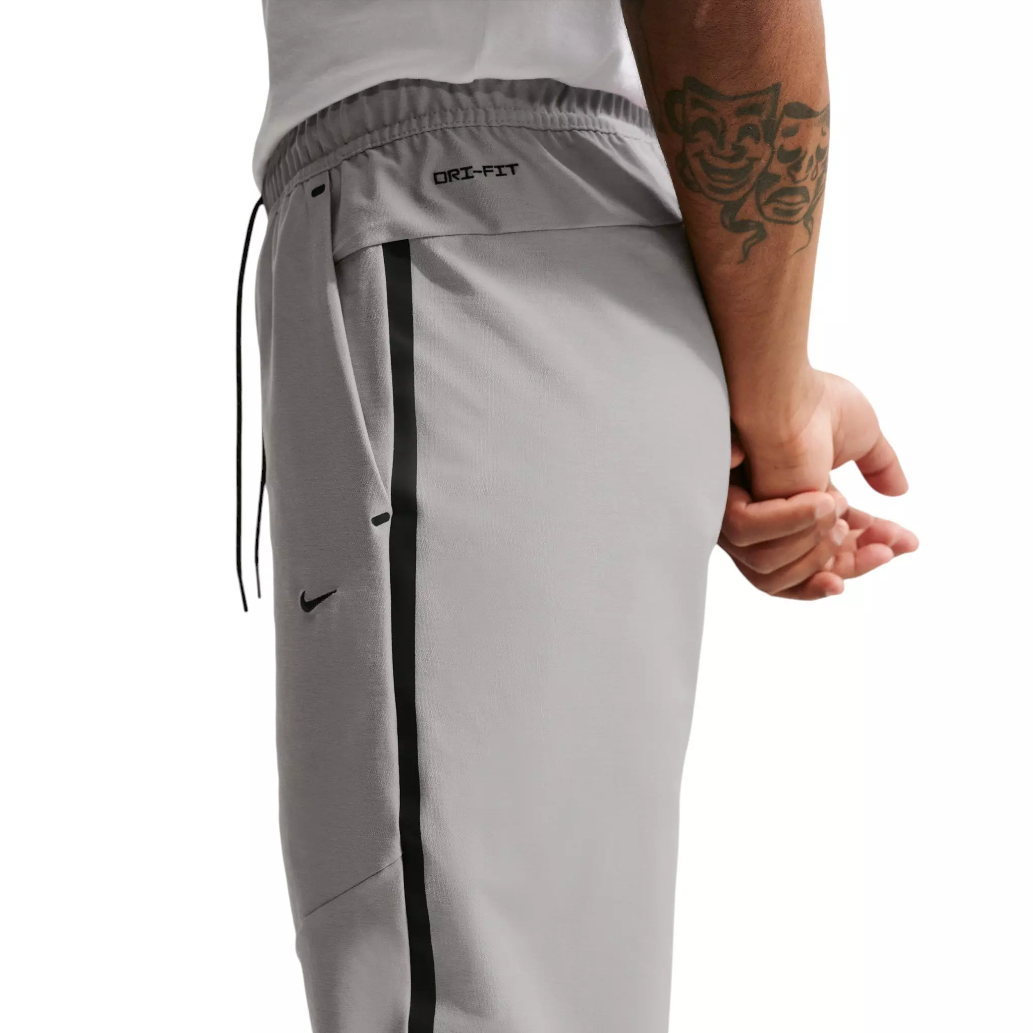 Nike Men's Tech Dri-FIT Shori Knit Pants - GREY