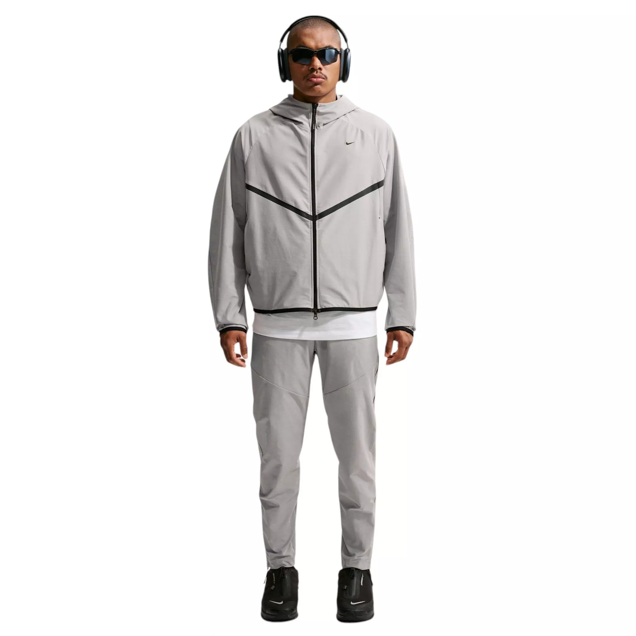 Nike Men's Tech Dri-FIT Shori Knit Pants - GREY