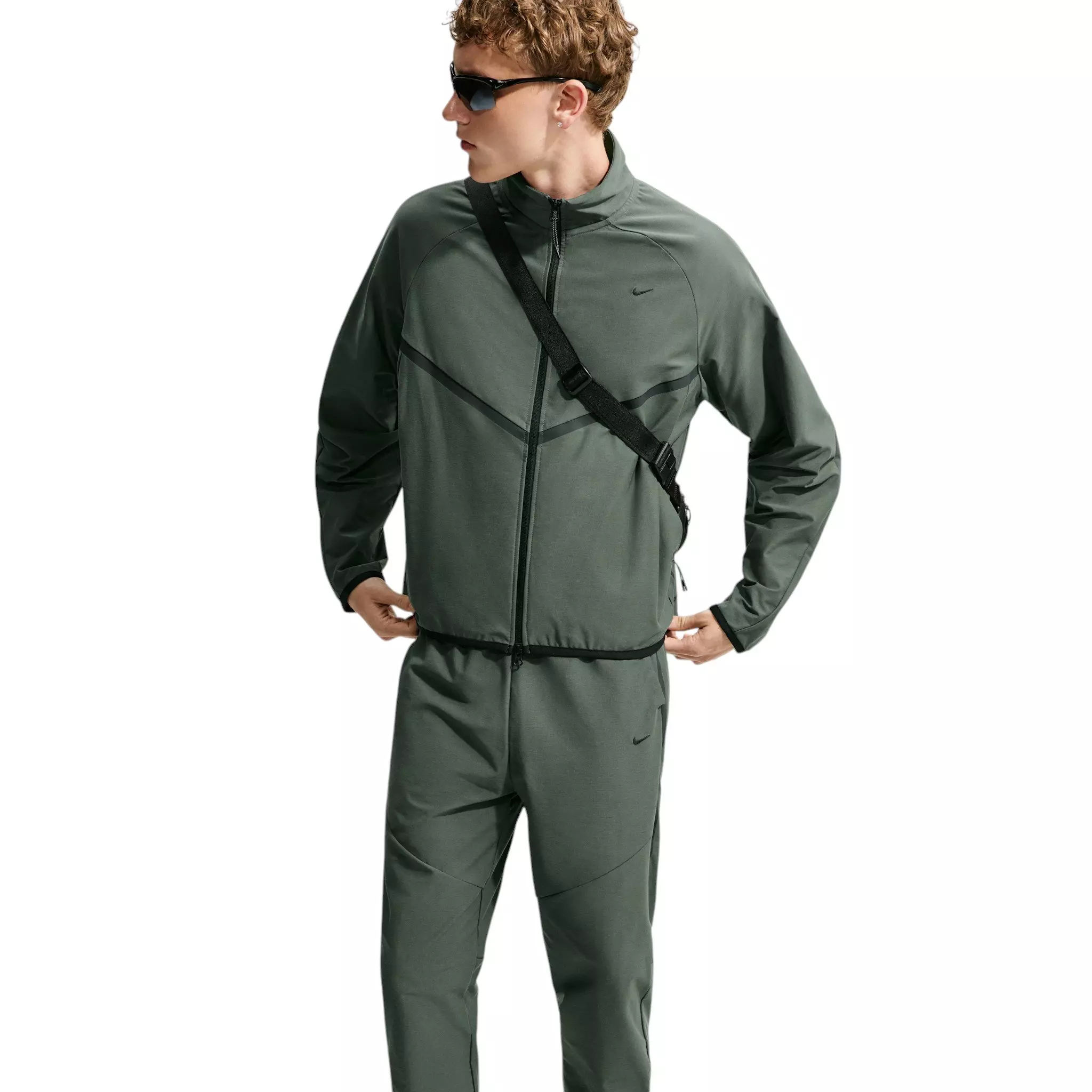 Nike Men's Tech Dri-FIT Shori Knit Pants - GREEN