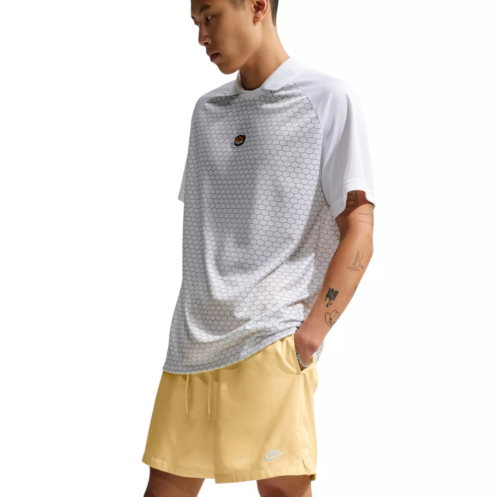 Nike Men's Club Woven Flow Shorts - YELLOW