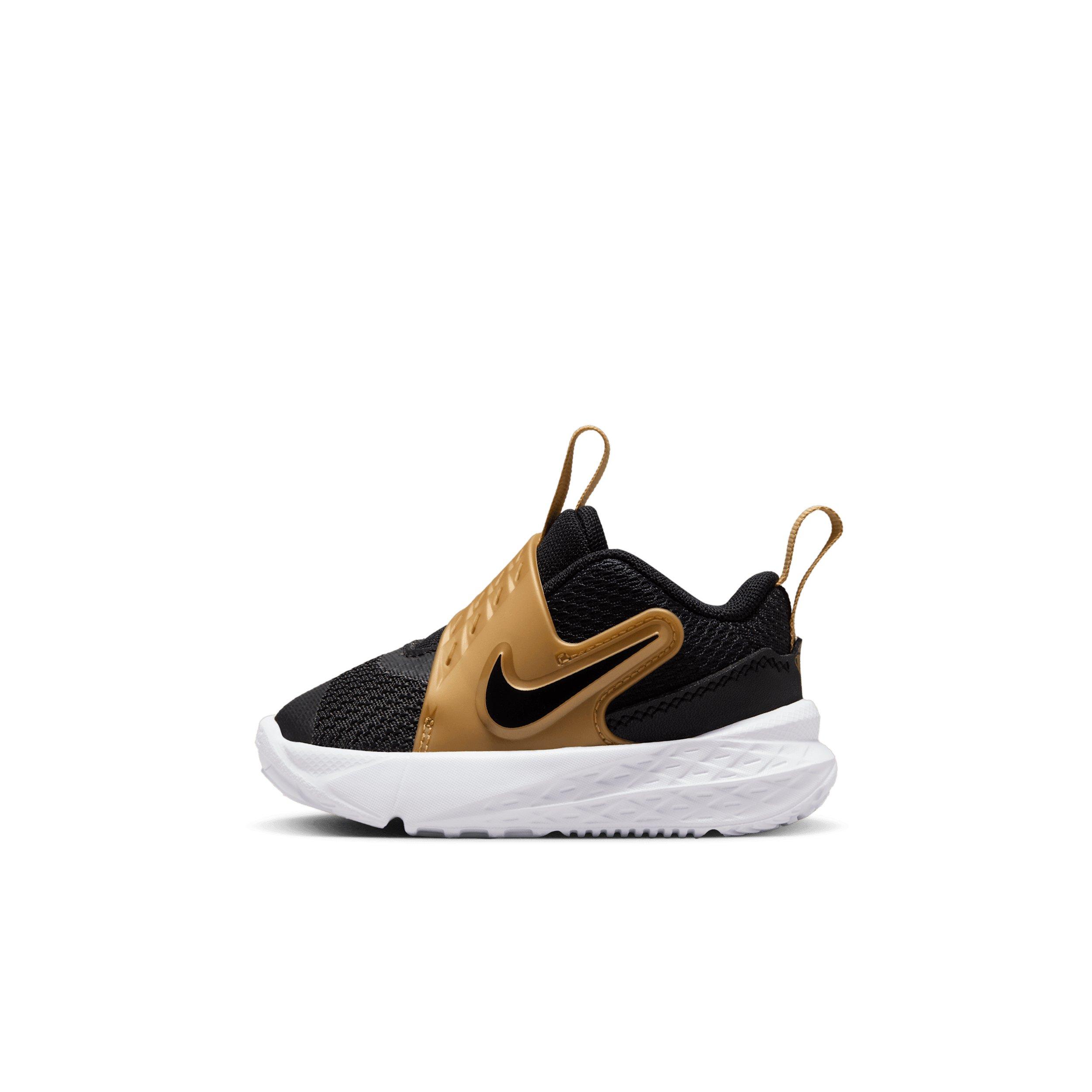 Nike Team Hustle D 12 Infant Boys' "Black/Metallic Gold/White/Black" Basketball Shoe