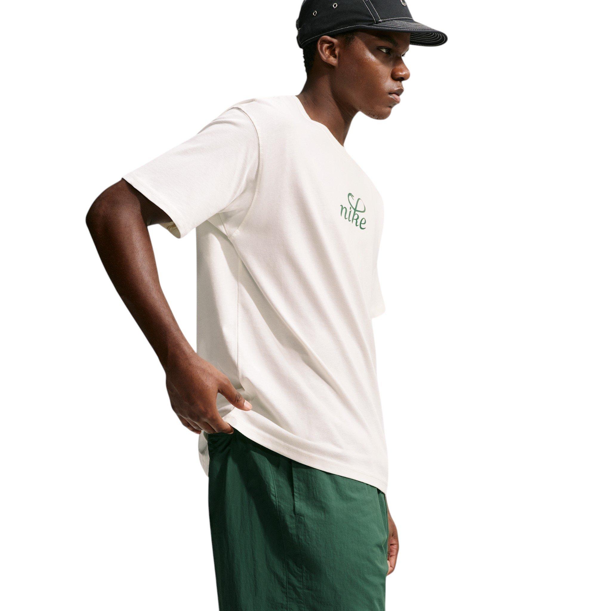 Nike Men's Sportswear Club Sport Shorts - GREEN