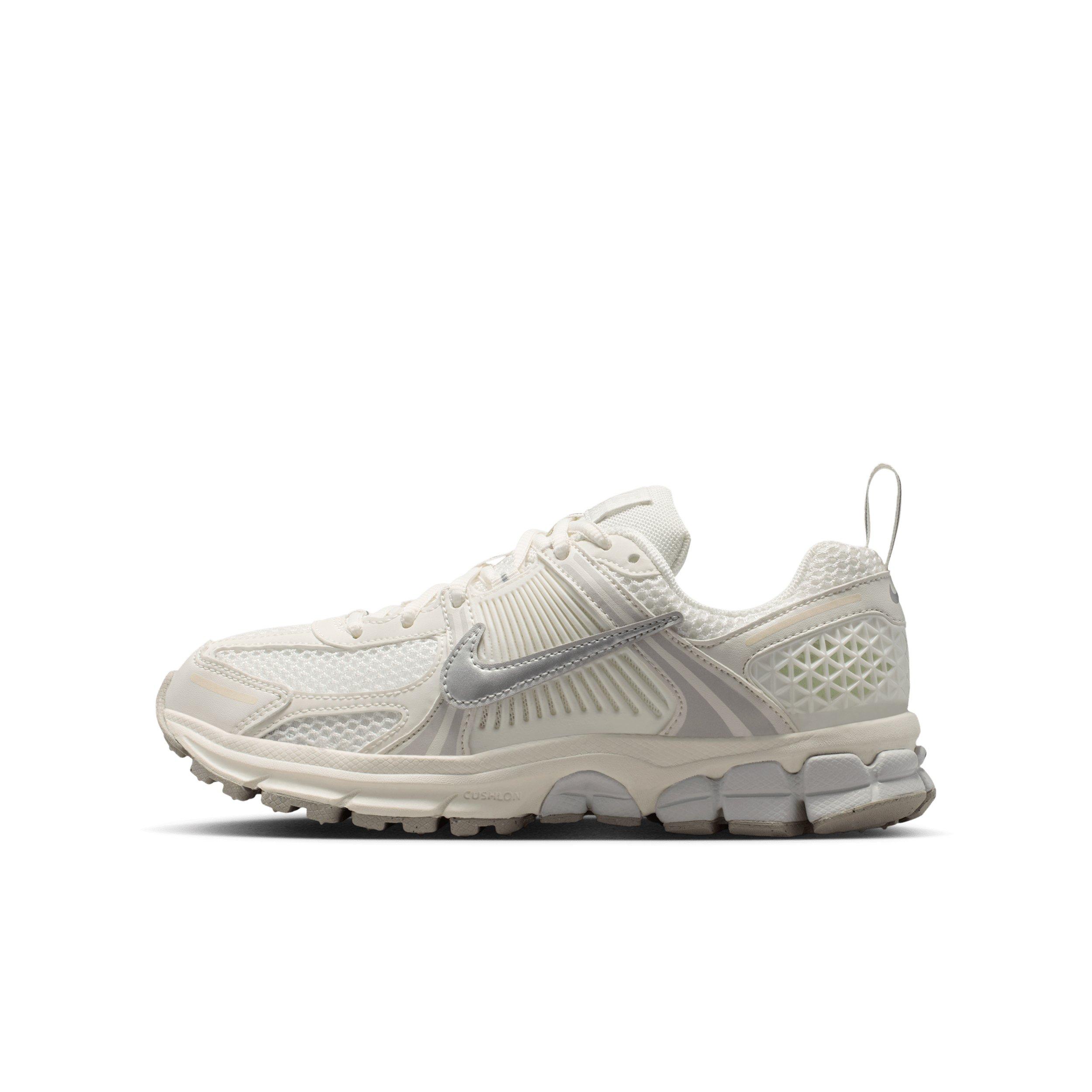 Nike Vomero 5 Grade School Girls' "Sail/Vast Grey/College Grey/Metallic Silver" Shoe
