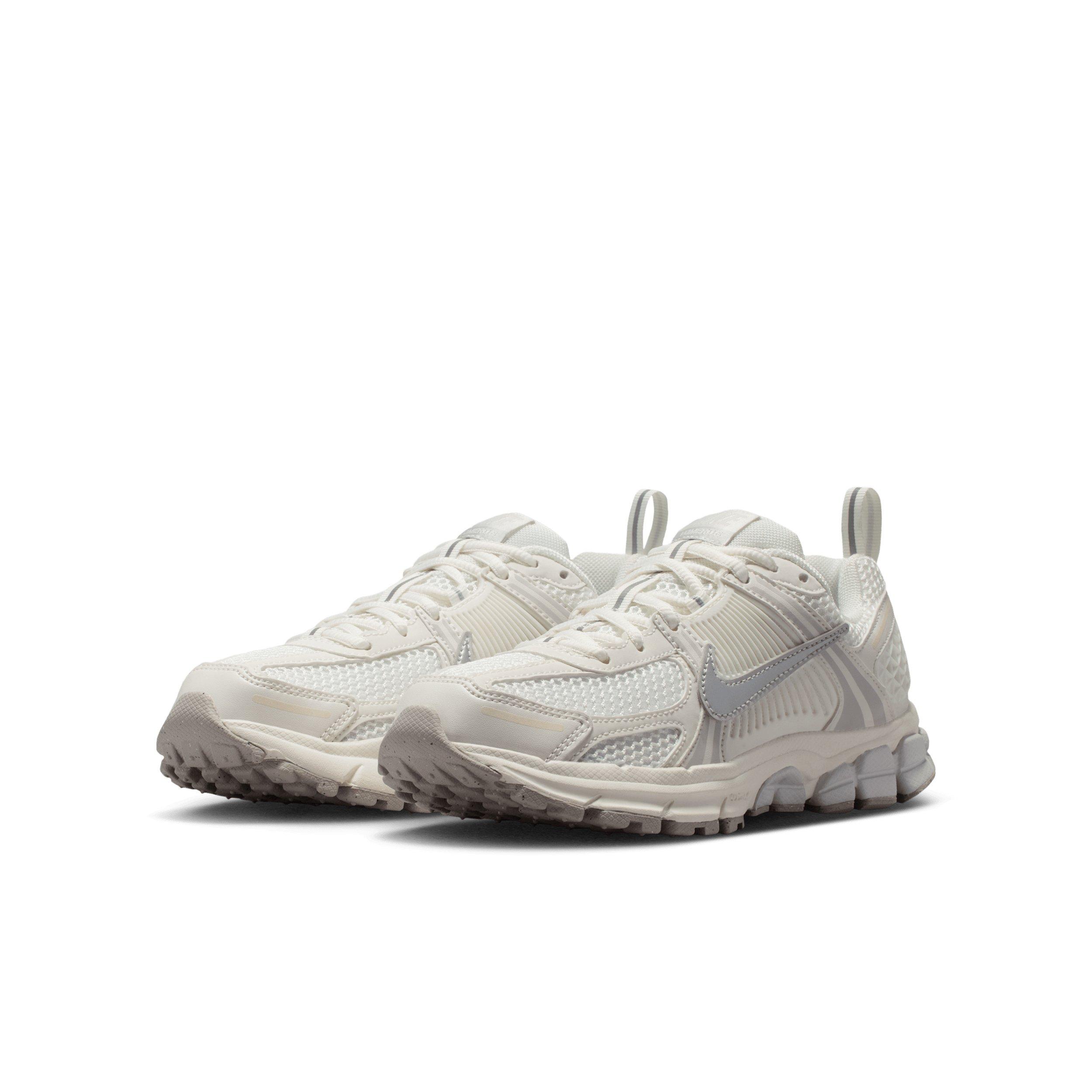 Nike Vomero 5 Grade School Girls' "Sail/Vast Grey/College Grey/Metallic Silver" Shoe