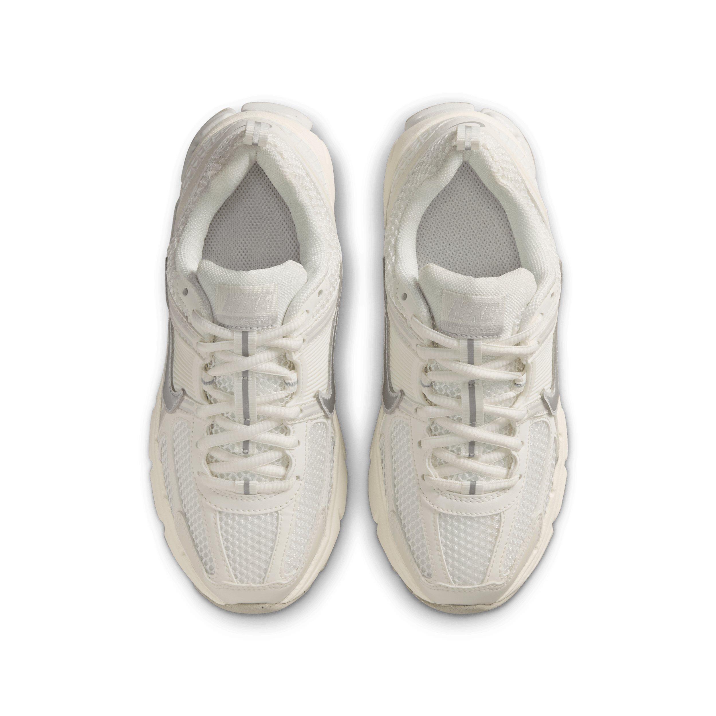Nike Vomero 5 Grade School Girls' "Sail/Vast Grey/College Grey/Metallic Silver" Shoe