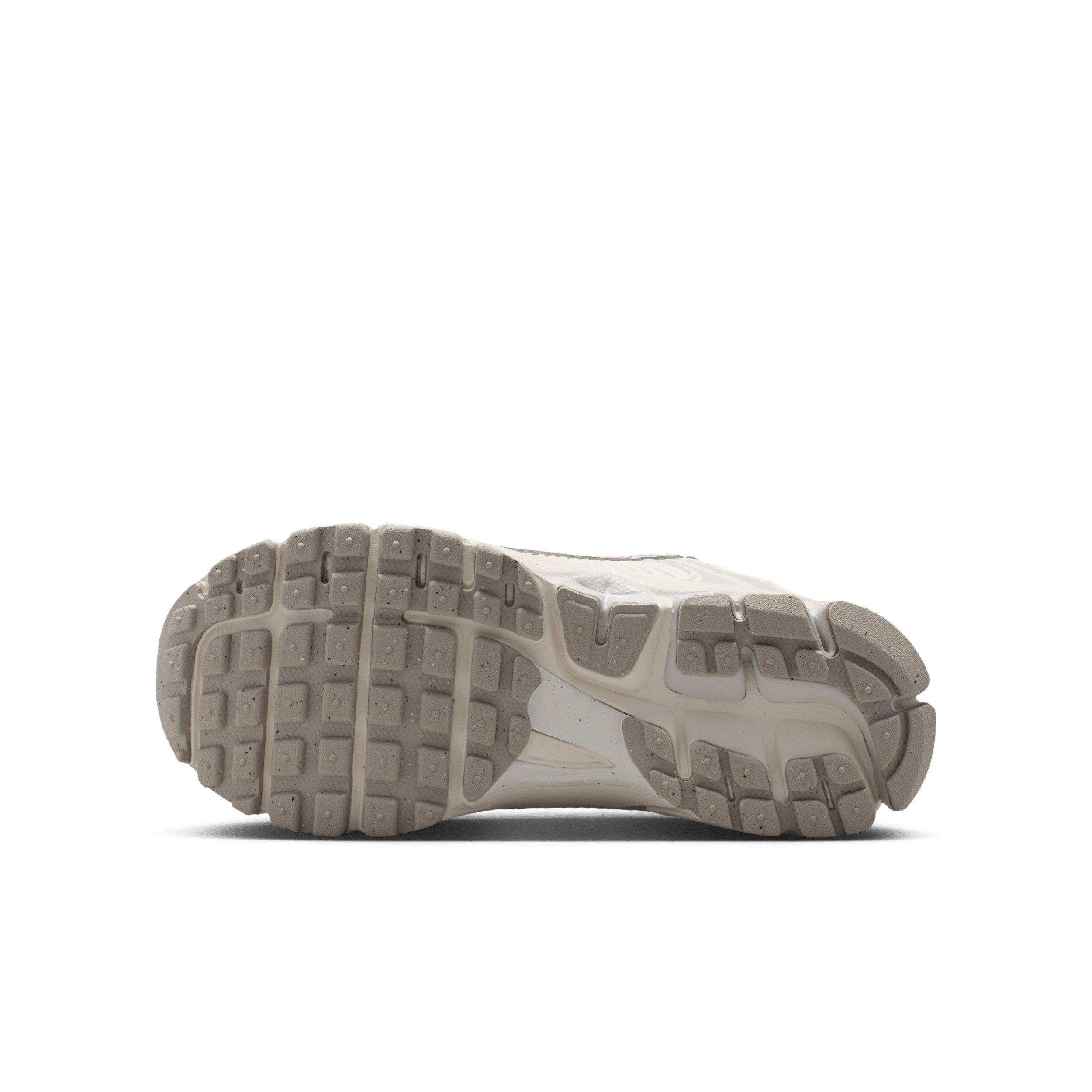 Nike Vomero 5 Grade School Girls' "Sail/Vast Grey/College Grey/Metallic Silver" Shoe