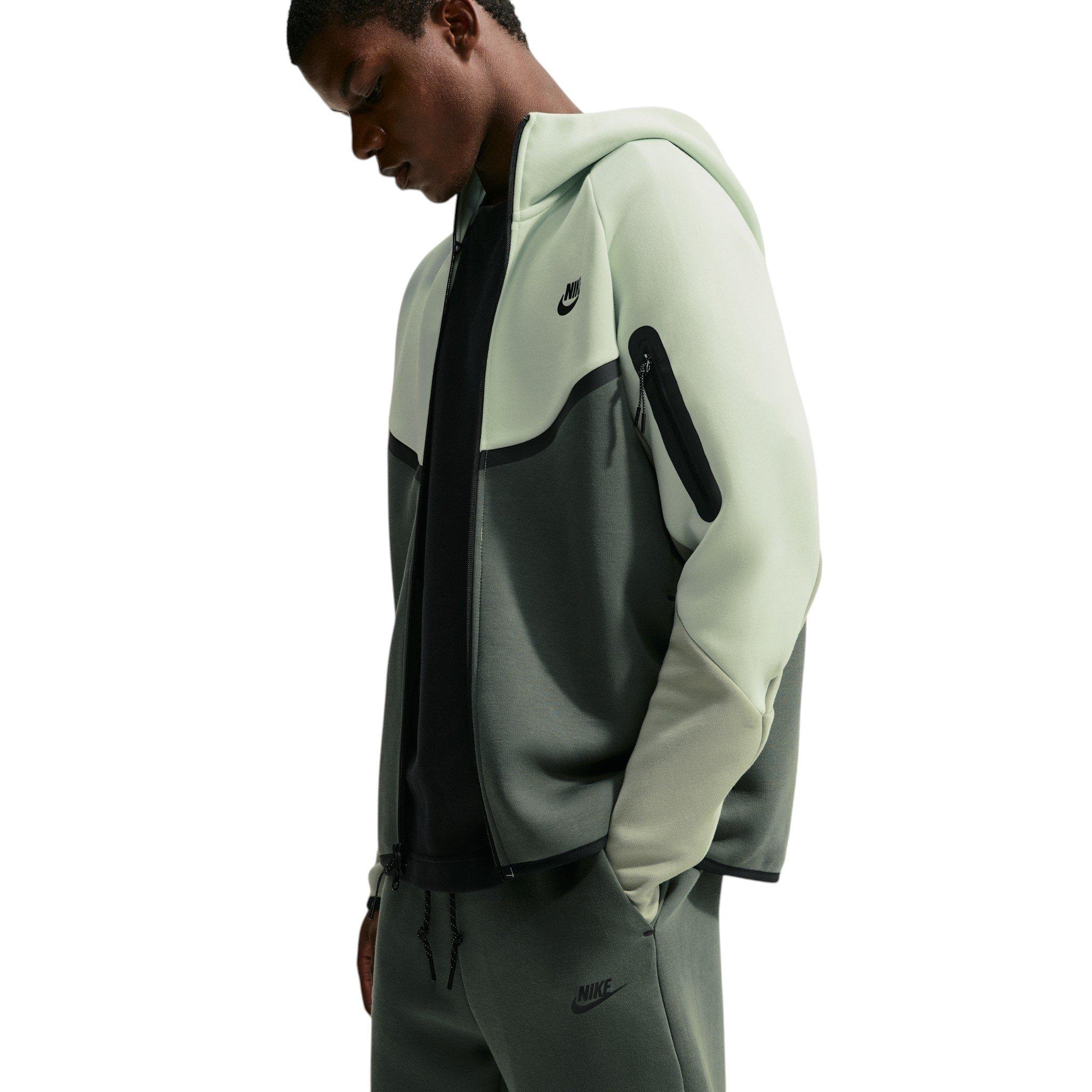 Nike Men's Tech Fleece Shorts - GREEN