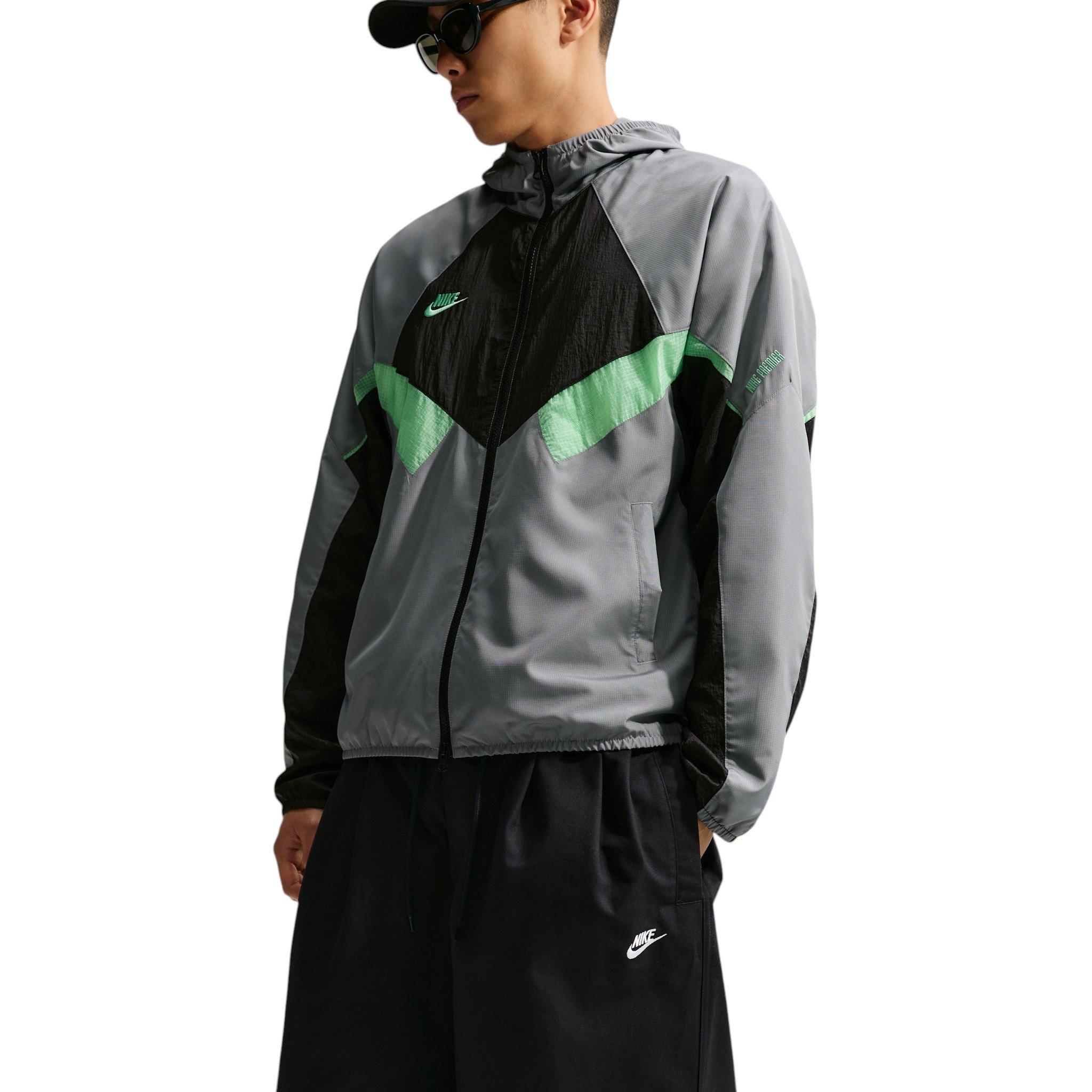 Nike Men's Club Straight Shorts - BLACK