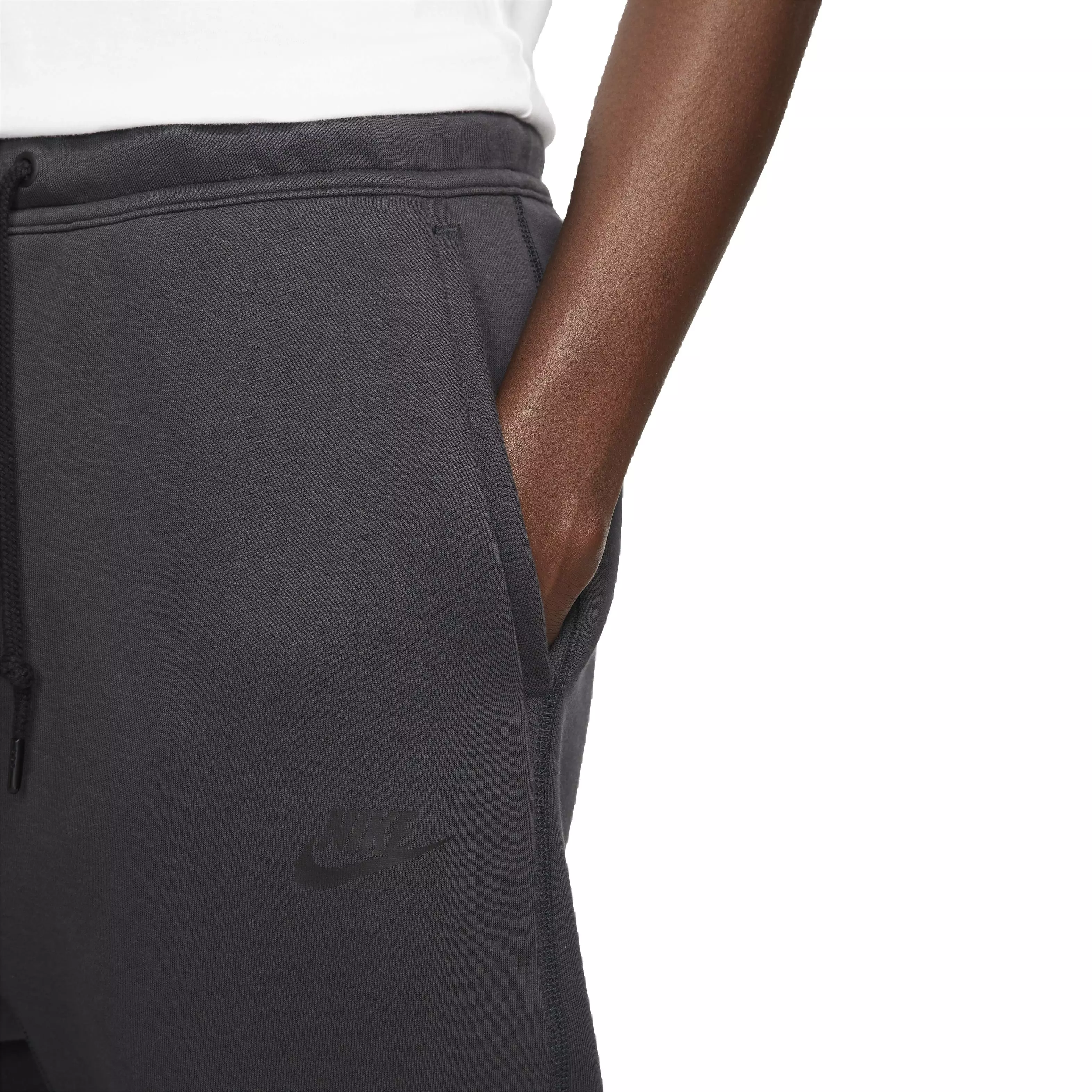 Nike Men's Tech Fleece Slim Fit Joggers - BLACK