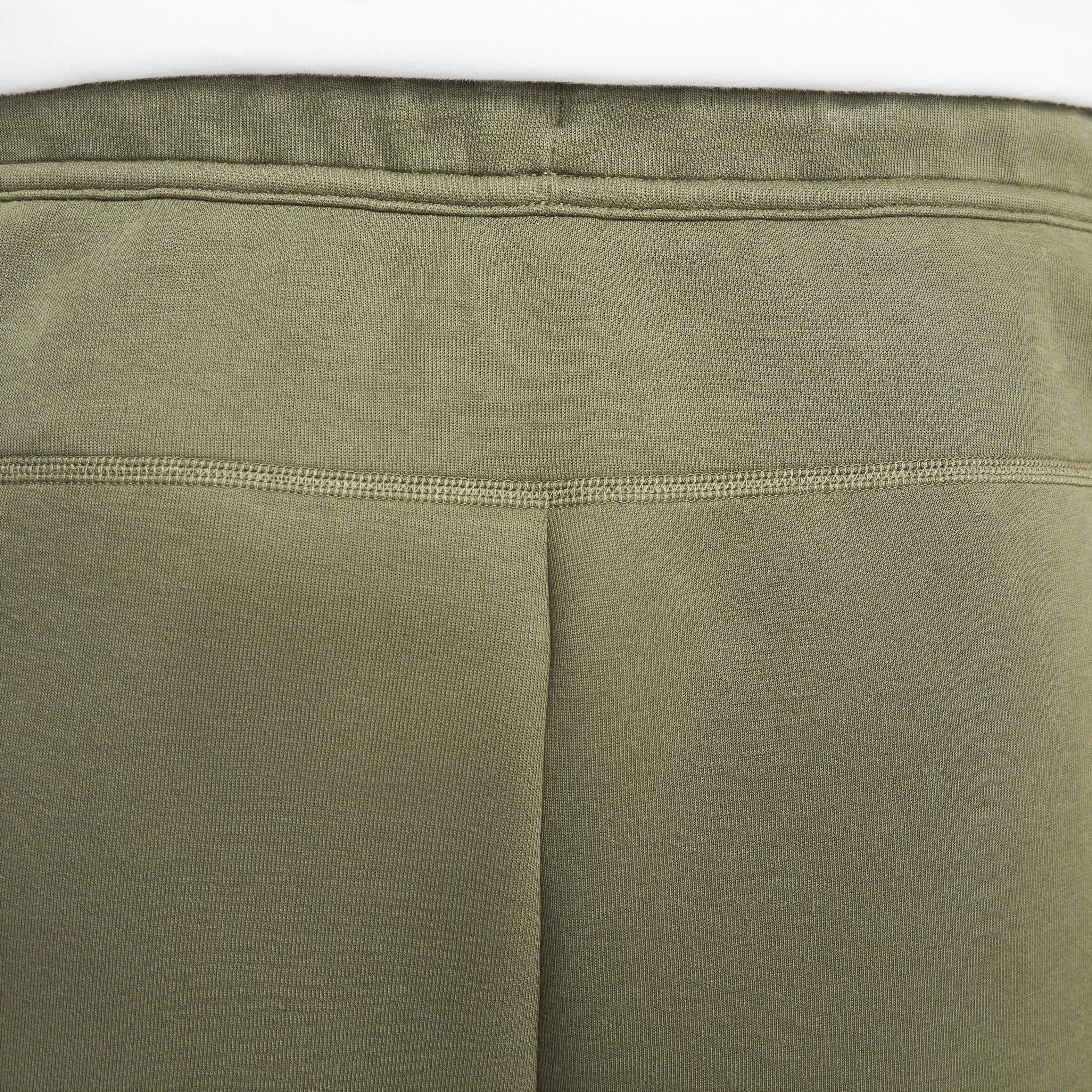 Nike Men's Tech Fleece Shorts - Black - OLIVE