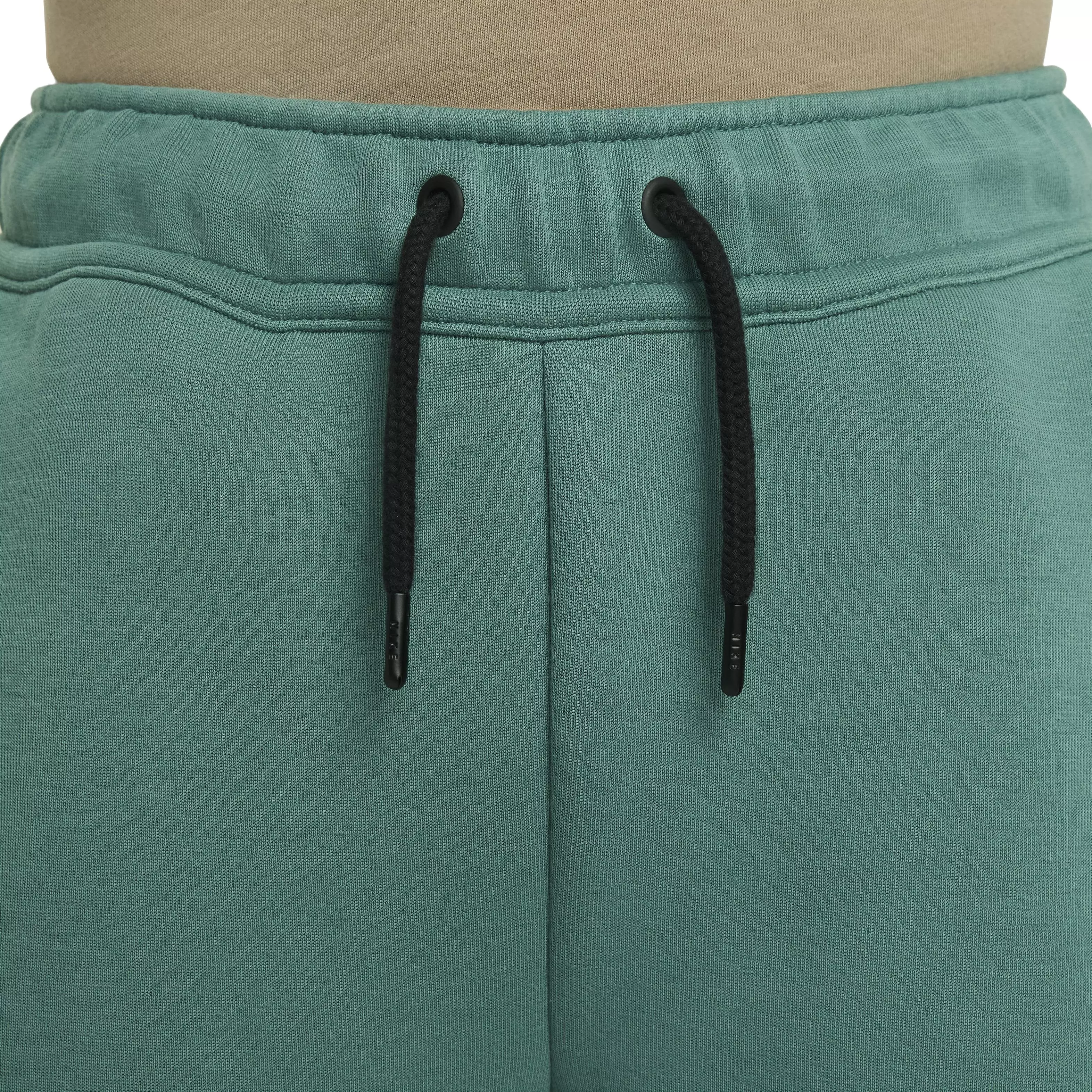 Nike Big Boys' Sportswear Tech Fleece Pant - GREEN