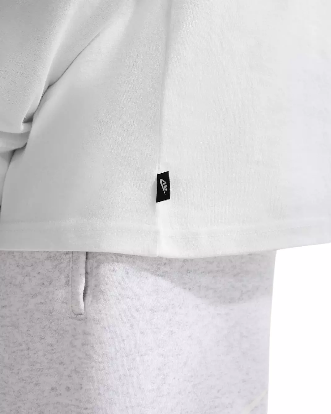 Nike Men's Sportswear Premium Essentials Long-Sleeve T-Shirt - WHITE