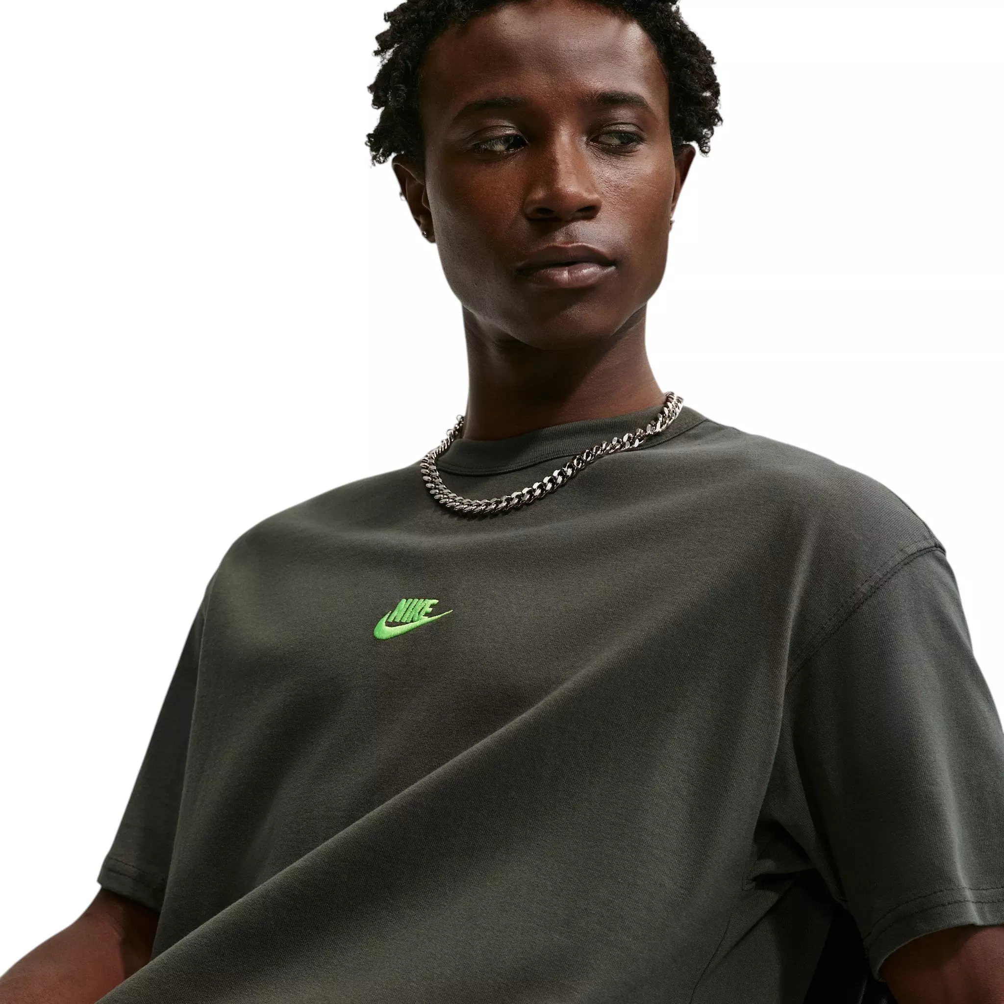 Nike Men's Sportswear Premium Essentials Small Embroidered Logo Long-Sleeve T-Shirt - GREY