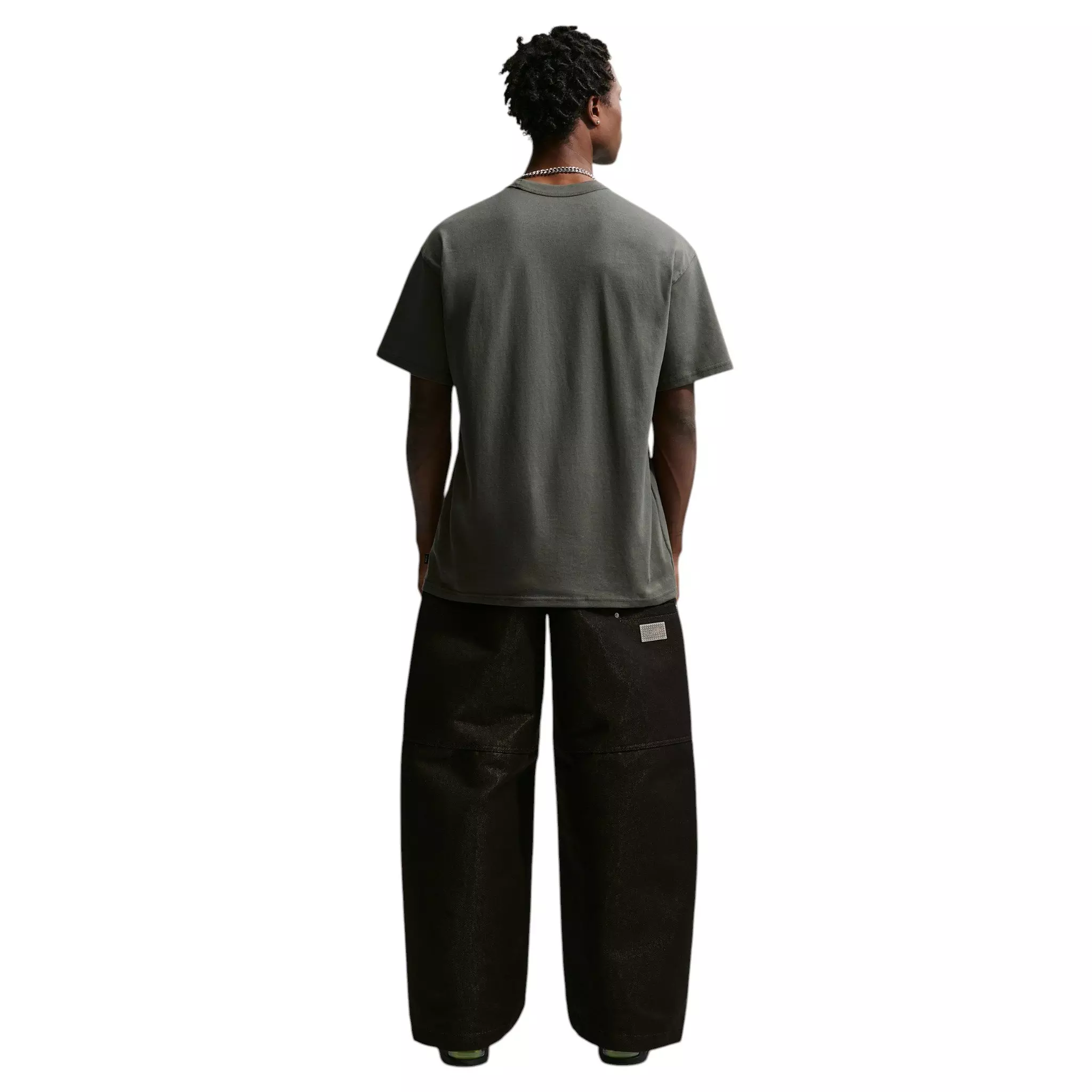 Nike Men's Sportswear Premium Essentials Small Embroidered Logo Long-Sleeve T-Shirt - GREY