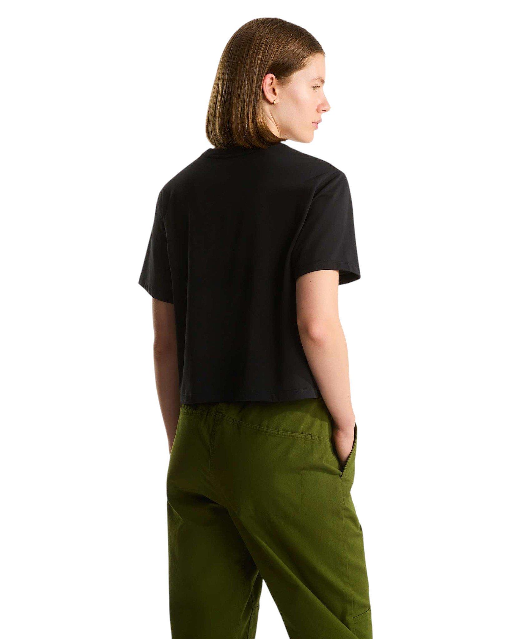 The North Face Women's Evolution Simple Dome Cropped Relaxed T-Shirt - Black - BLACK