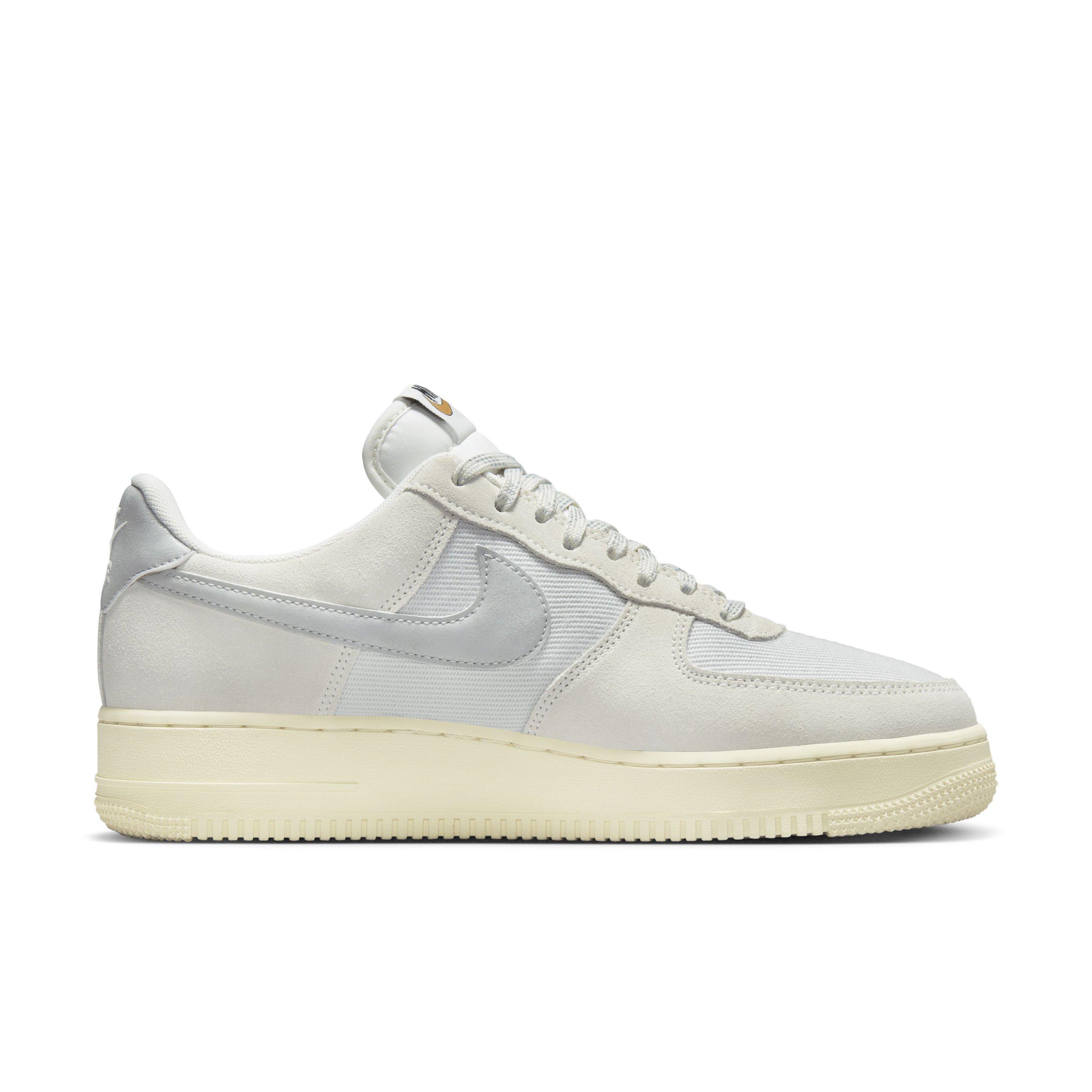 NIKE AIR FORCE 1 LOW '07 LV8 LIGHT WHITE SMOKE GREY Bílé cena 3329,00kč