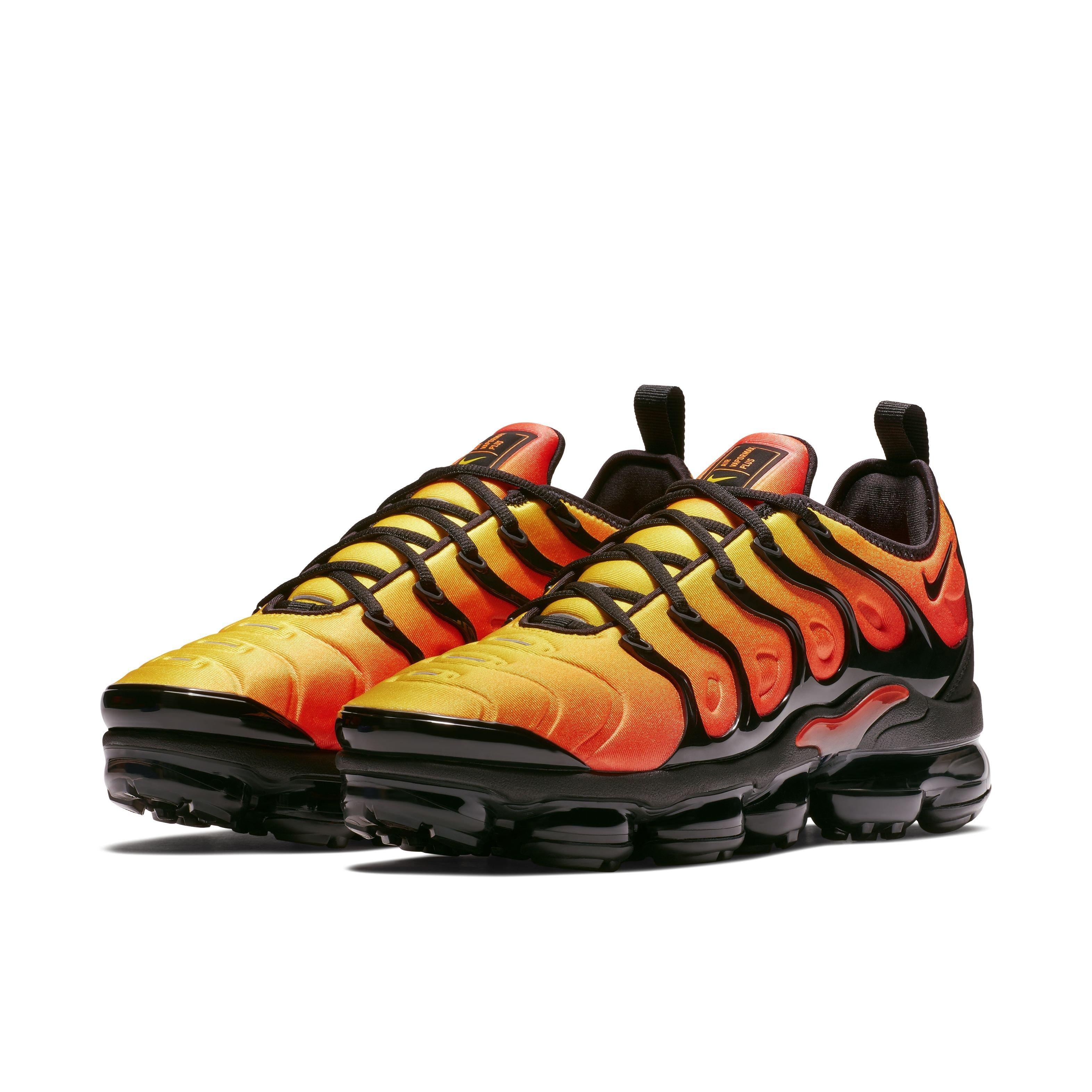 Nike Air VaporMax Plus "Black/Black/Total Orange/Total Crimson" Men's Shoe - BLACK/BLACK/ORANGE/CRIMSON Thumbnail View 3