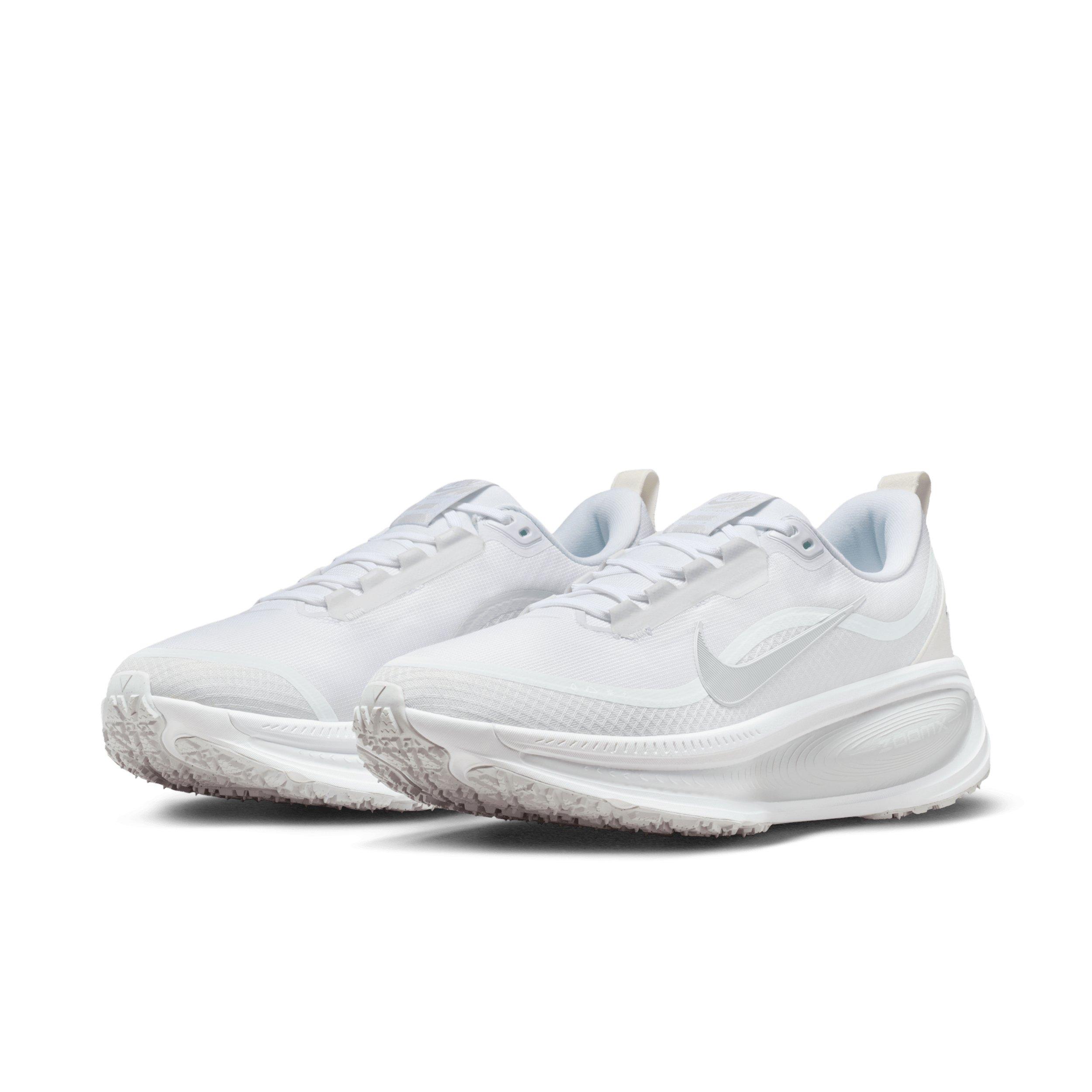 Nike Vomero 18 GORE-TEX "White/Pure Platinum" Men's Running Shoe - WHITE/PLATINUM Thumbnail View 3