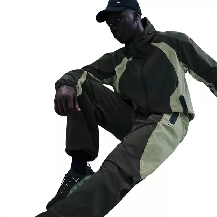 Nike Men's Tech Dri-FIT Woven Color-Block Oversized Pants - GREEN